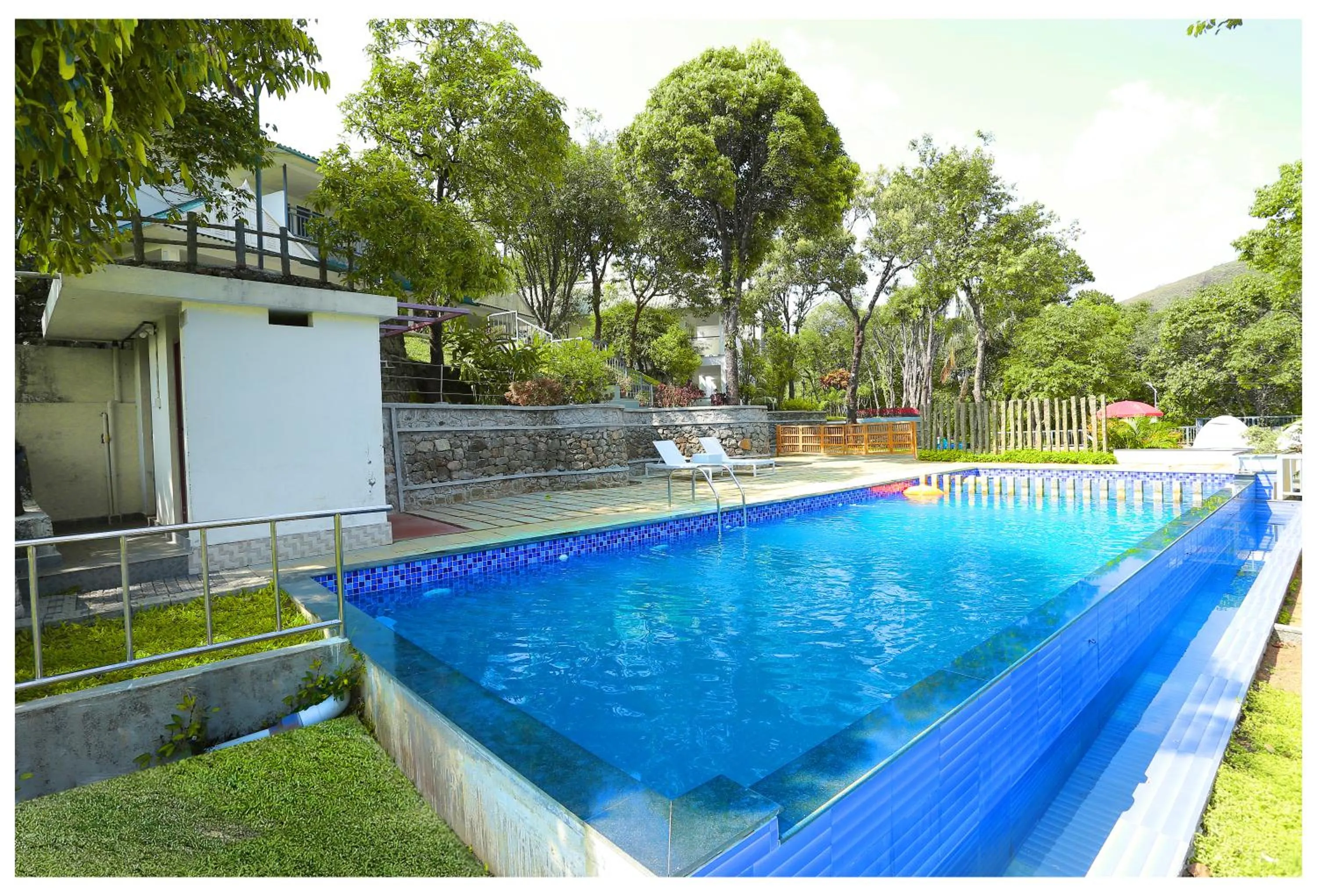 Swimming pool in Holiday Vagamon