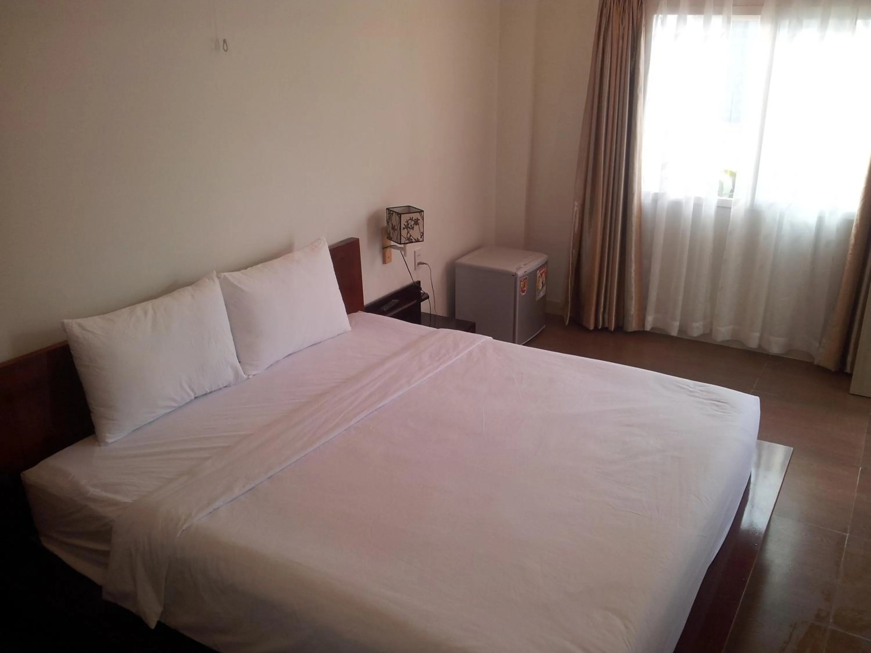 Photo of the whole room, Bed in Sunshine Bungalow