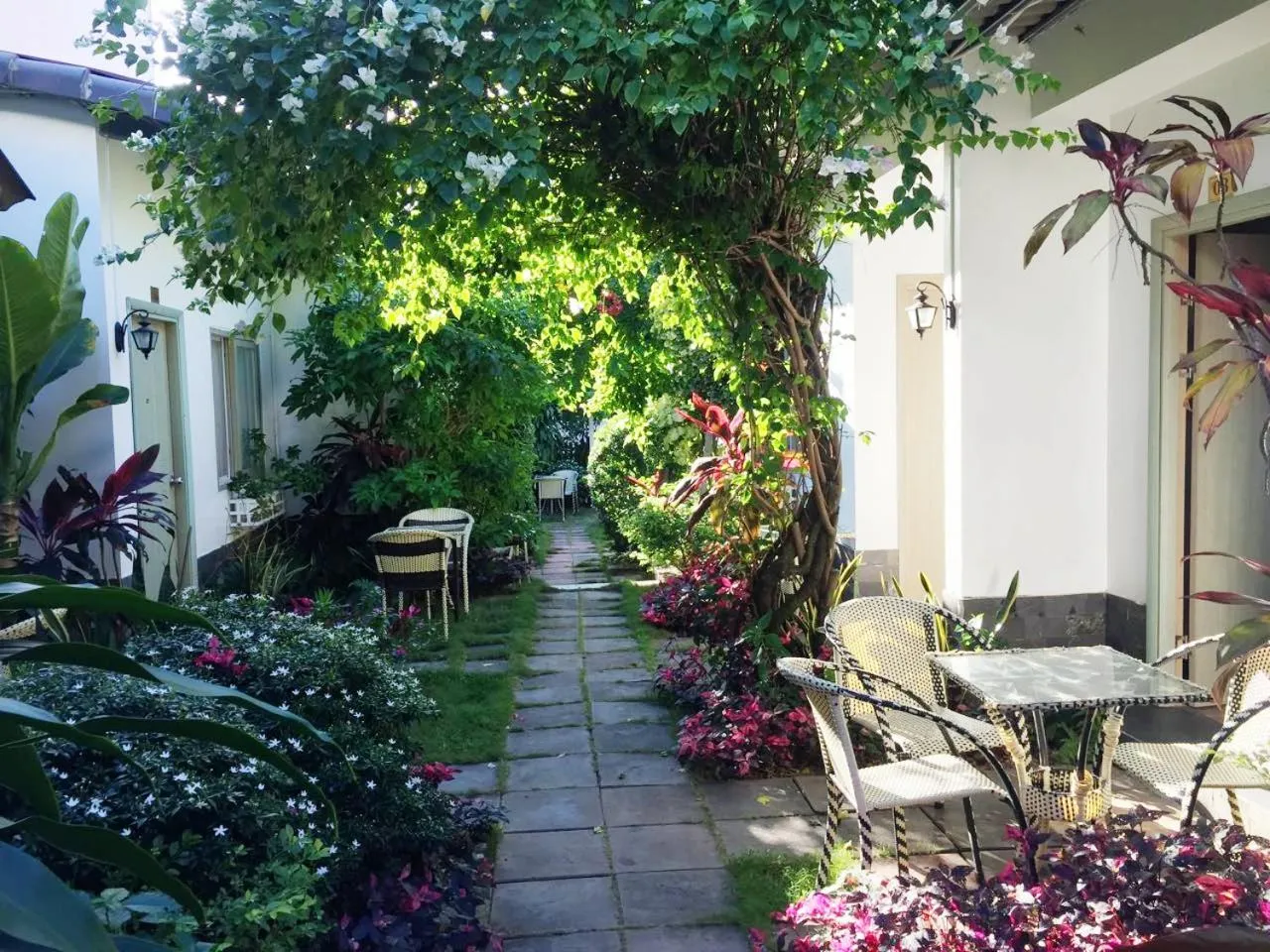 Spring in Sunshine Bungalow