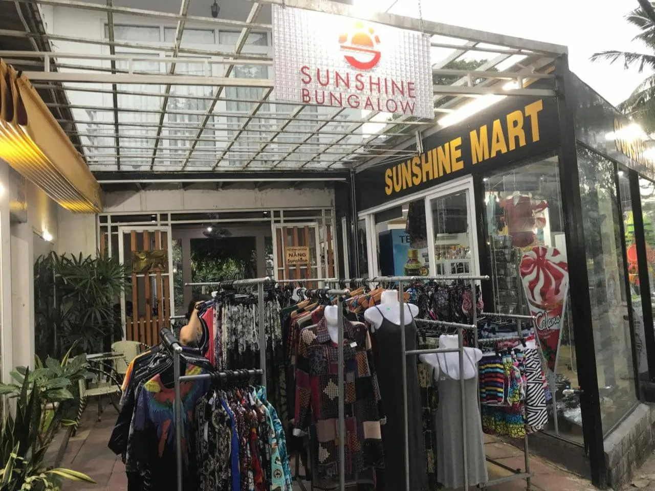 Food and drinks in Sunshine Bungalow