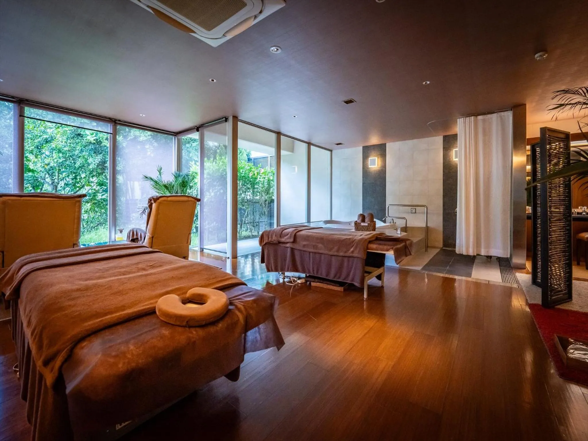 Spa and wellness centre/facilities, Bed in Oriental Hills Okinawa