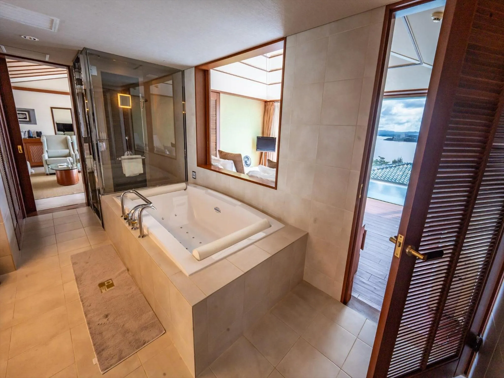 Hot Tub in Oriental Hills Okinawa