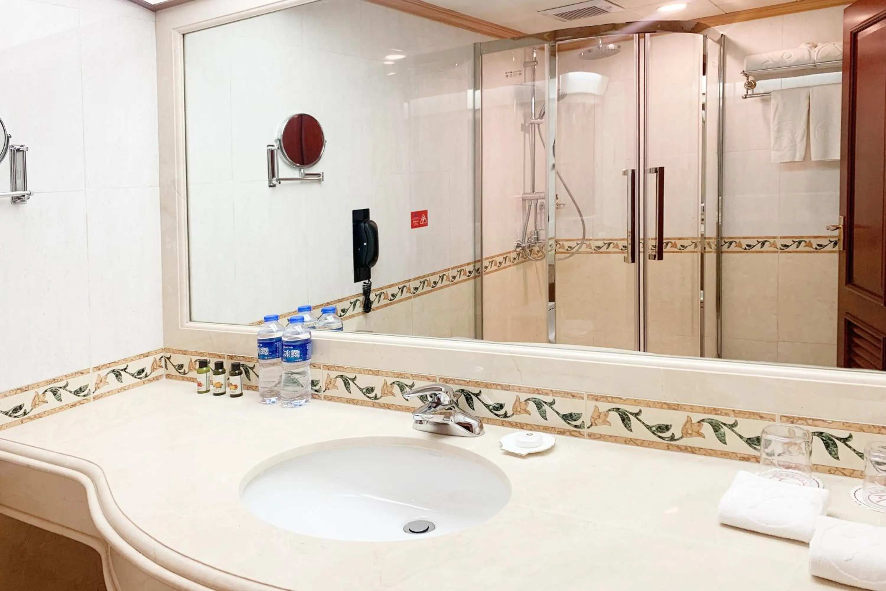 Toilet in Beijing Asia Pacific Garden Hotel