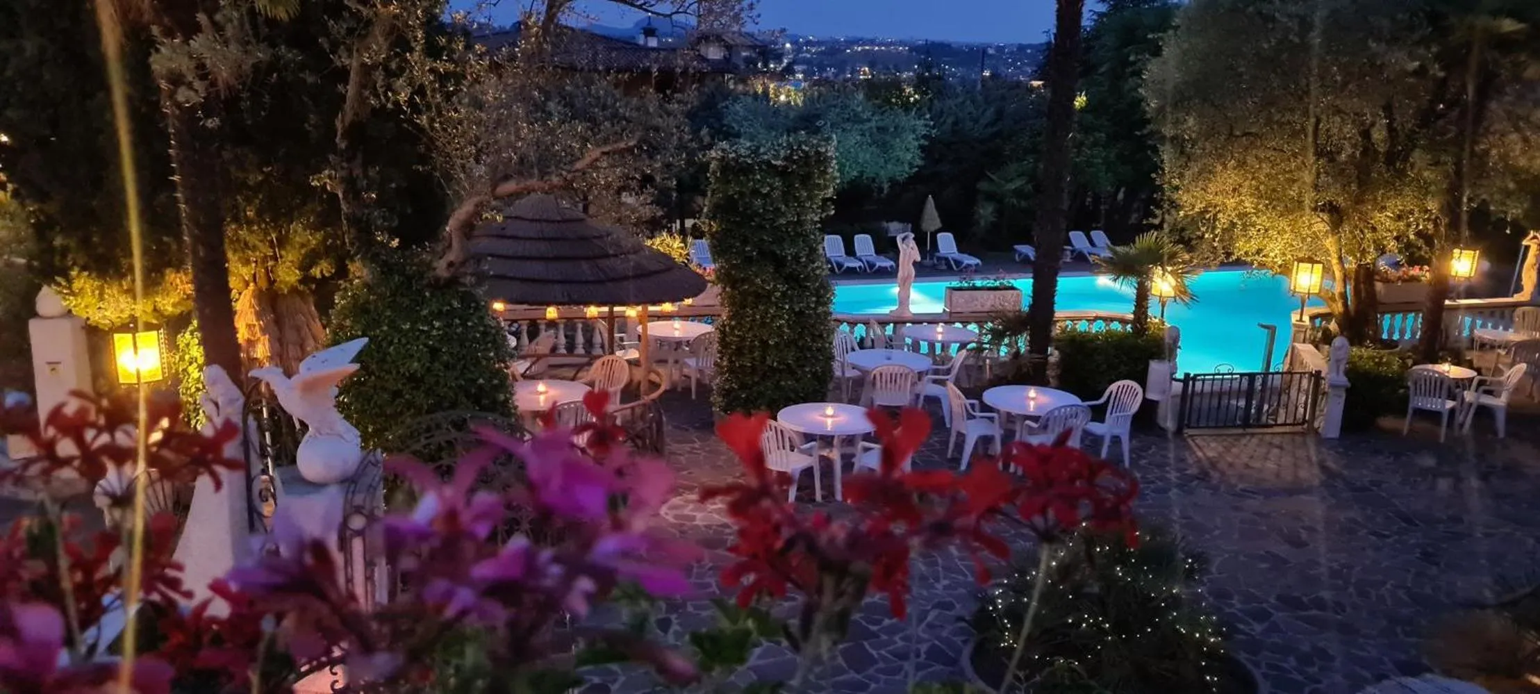 Swimming pool in Park Hotel Ville Montefiori