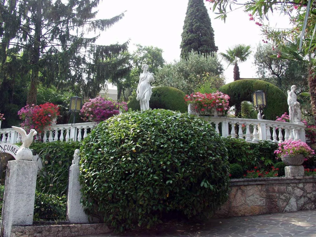 Garden in Park Hotel Ville Montefiori