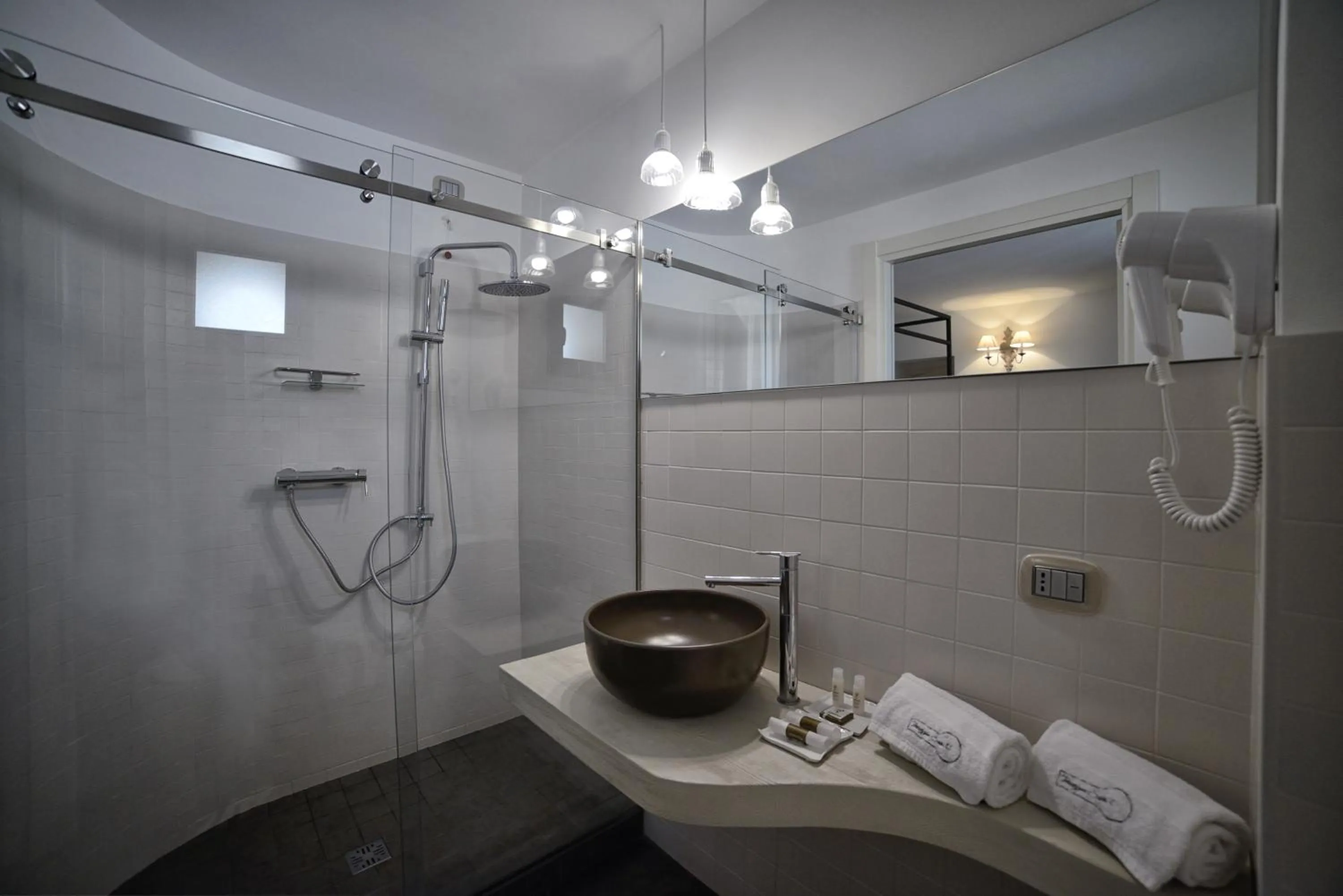 Shower in Terrazzani Suite