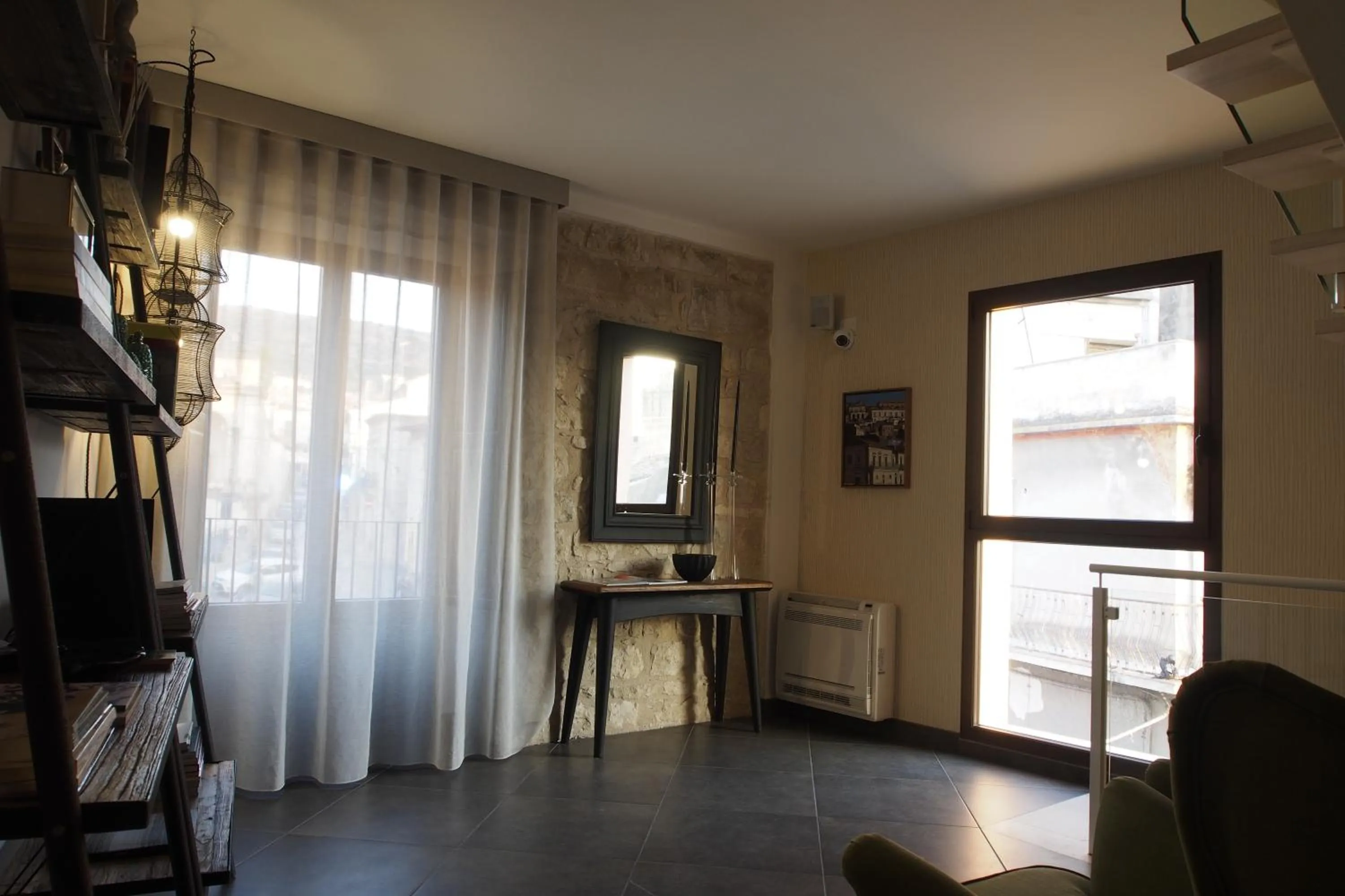 Library in Terrazzani Suite