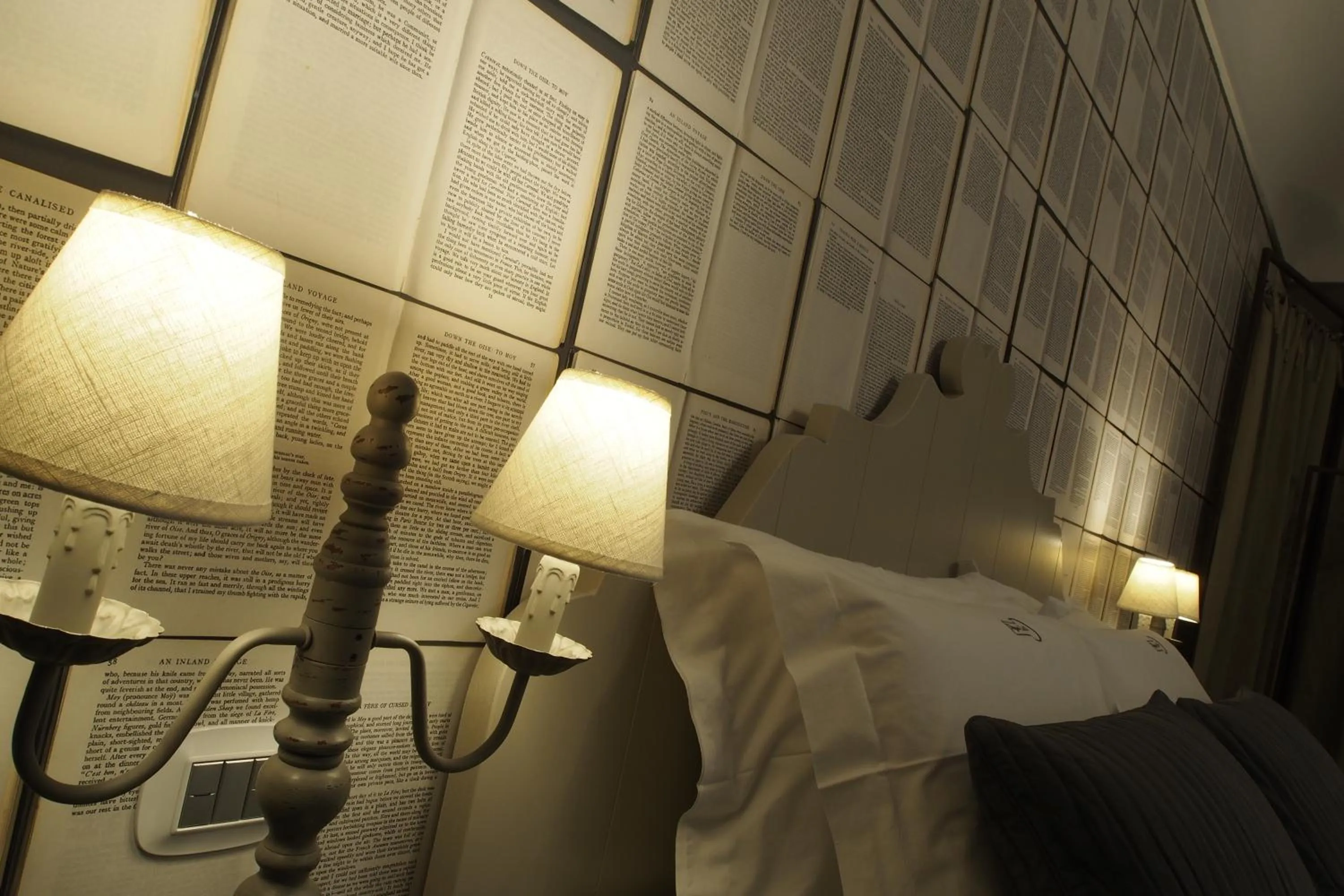 Decorative detail, Bed in Terrazzani Suite