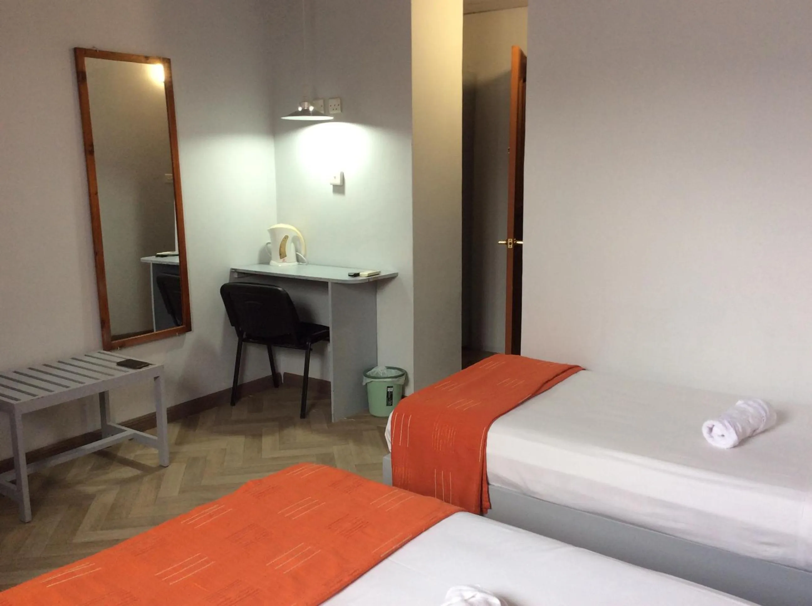 Toilet, Bed in Champ de Mars B&B