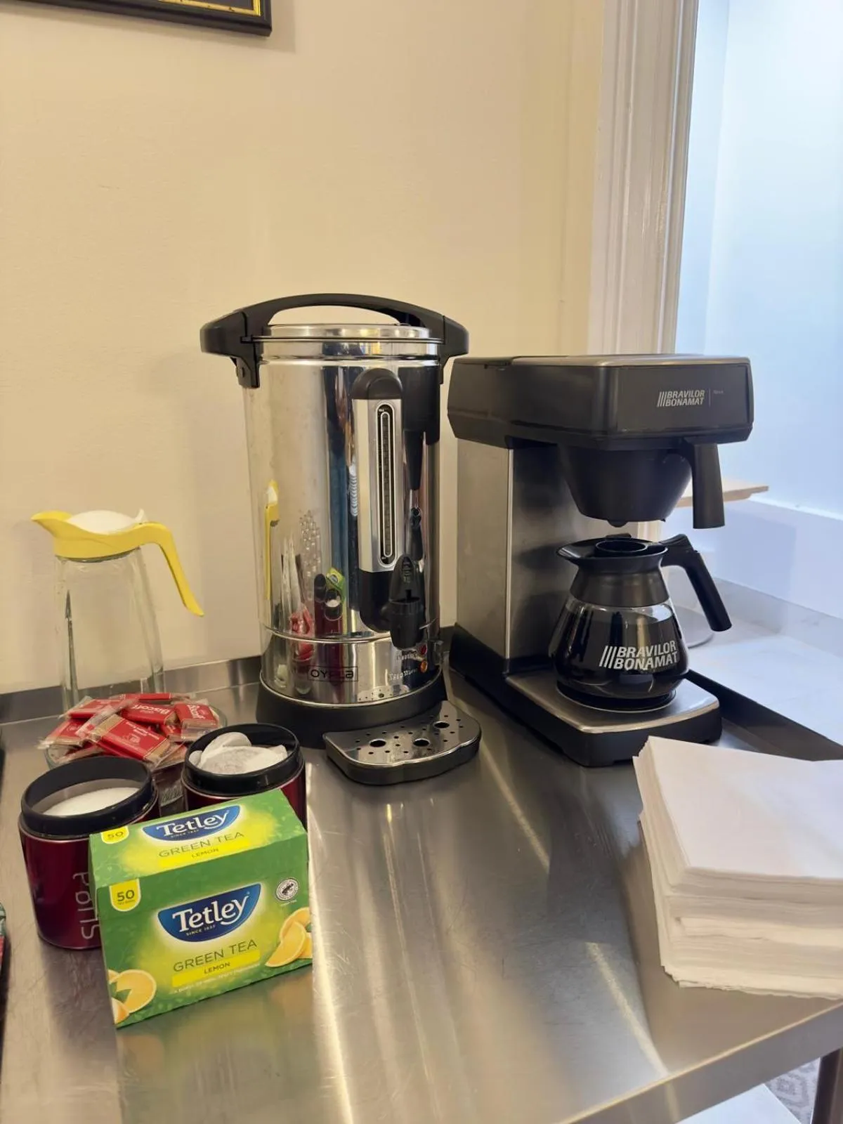 Coffee/tea facilities in Acacia Hotel