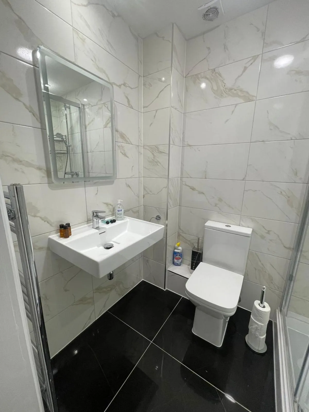 Shower in Acacia Hotel