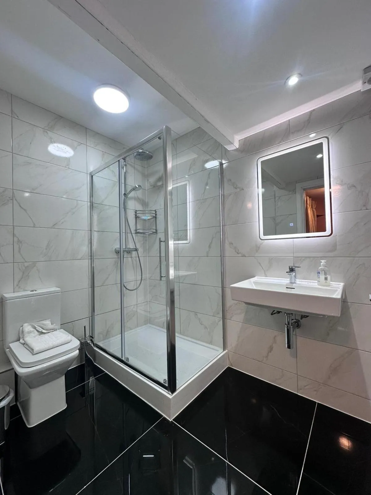 Shower in Acacia Hotel