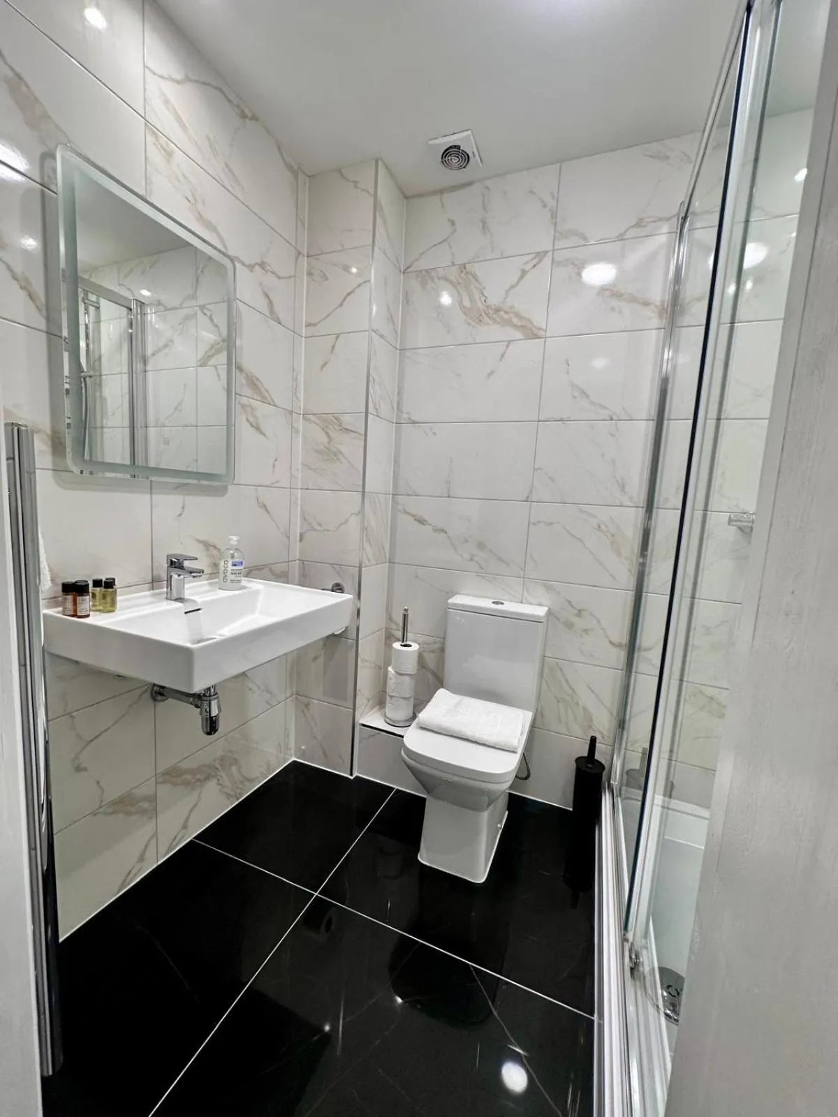 Shower in Acacia Hotel