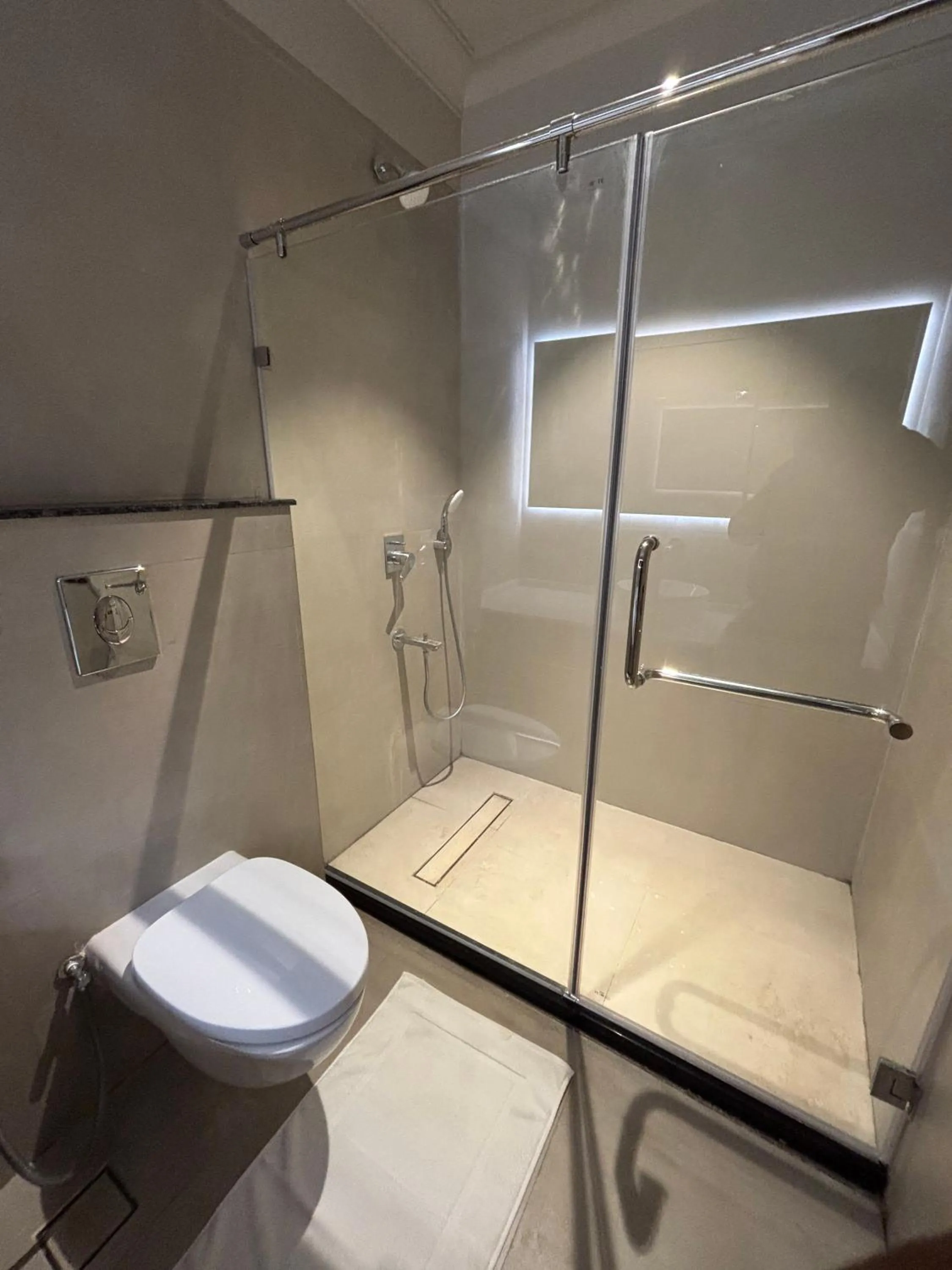 The Supreme Hotel and Banquet