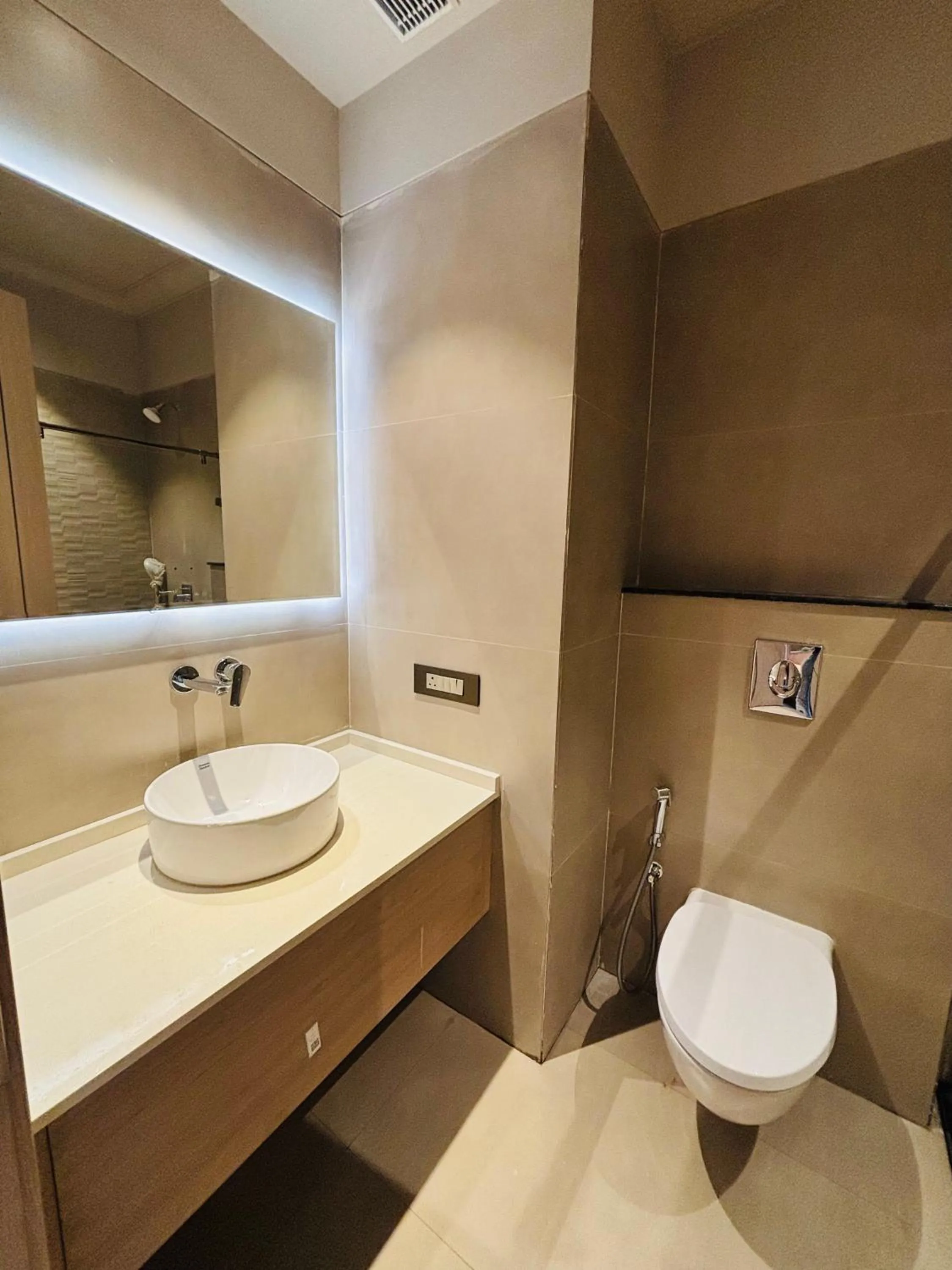 The Supreme Hotel and Banquet