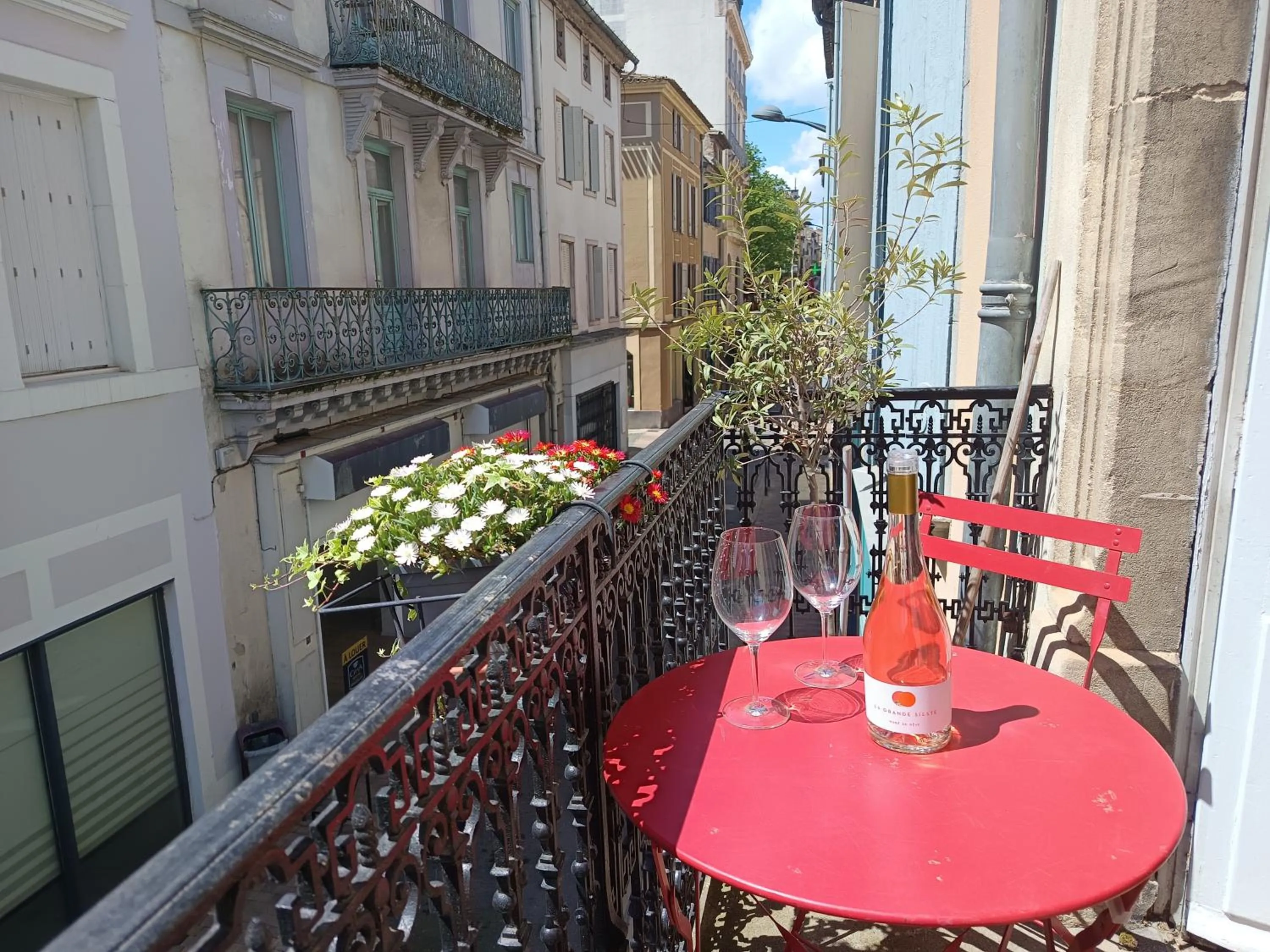 The Apartments, Rue Barbès