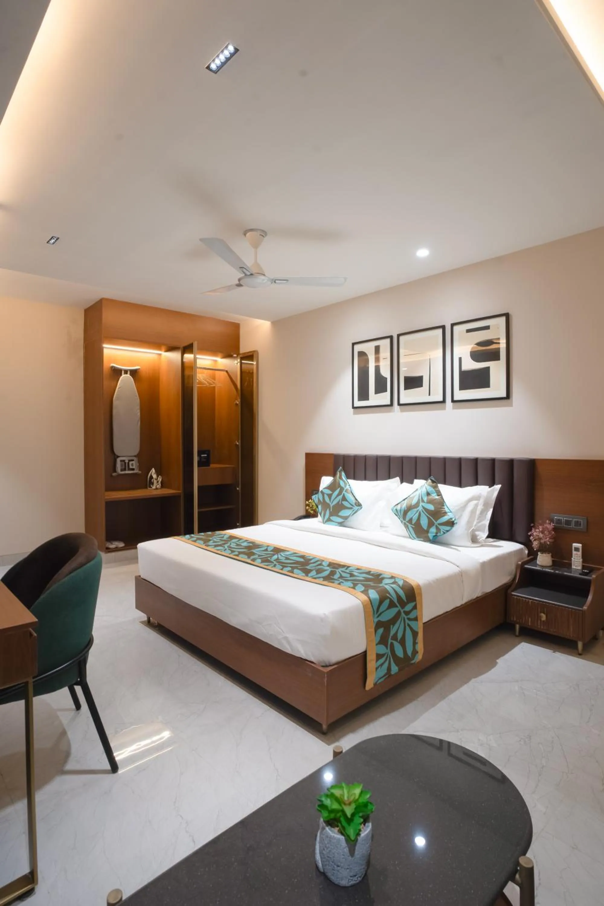 Bed in Saltstayz Premier - Naraina, Central Delhi