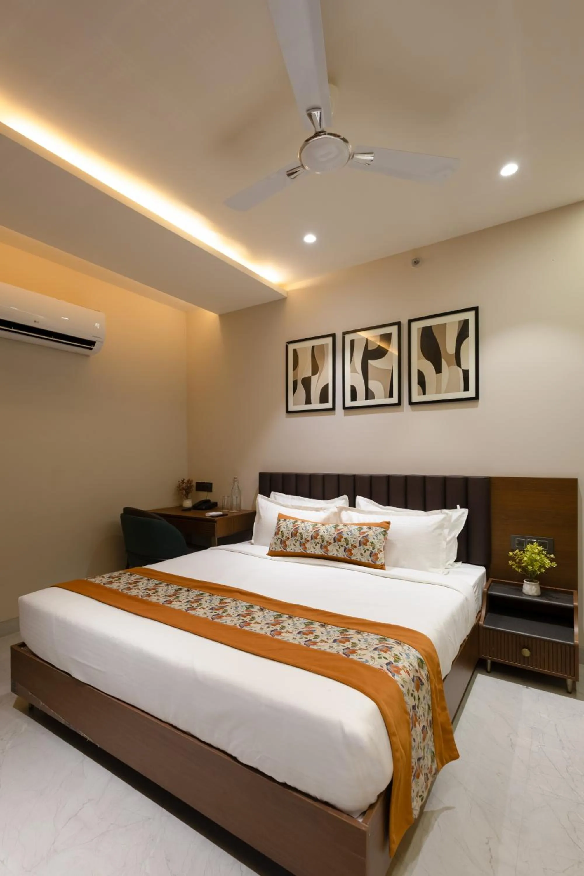 Bed in Saltstayz Premier - Naraina, Central Delhi