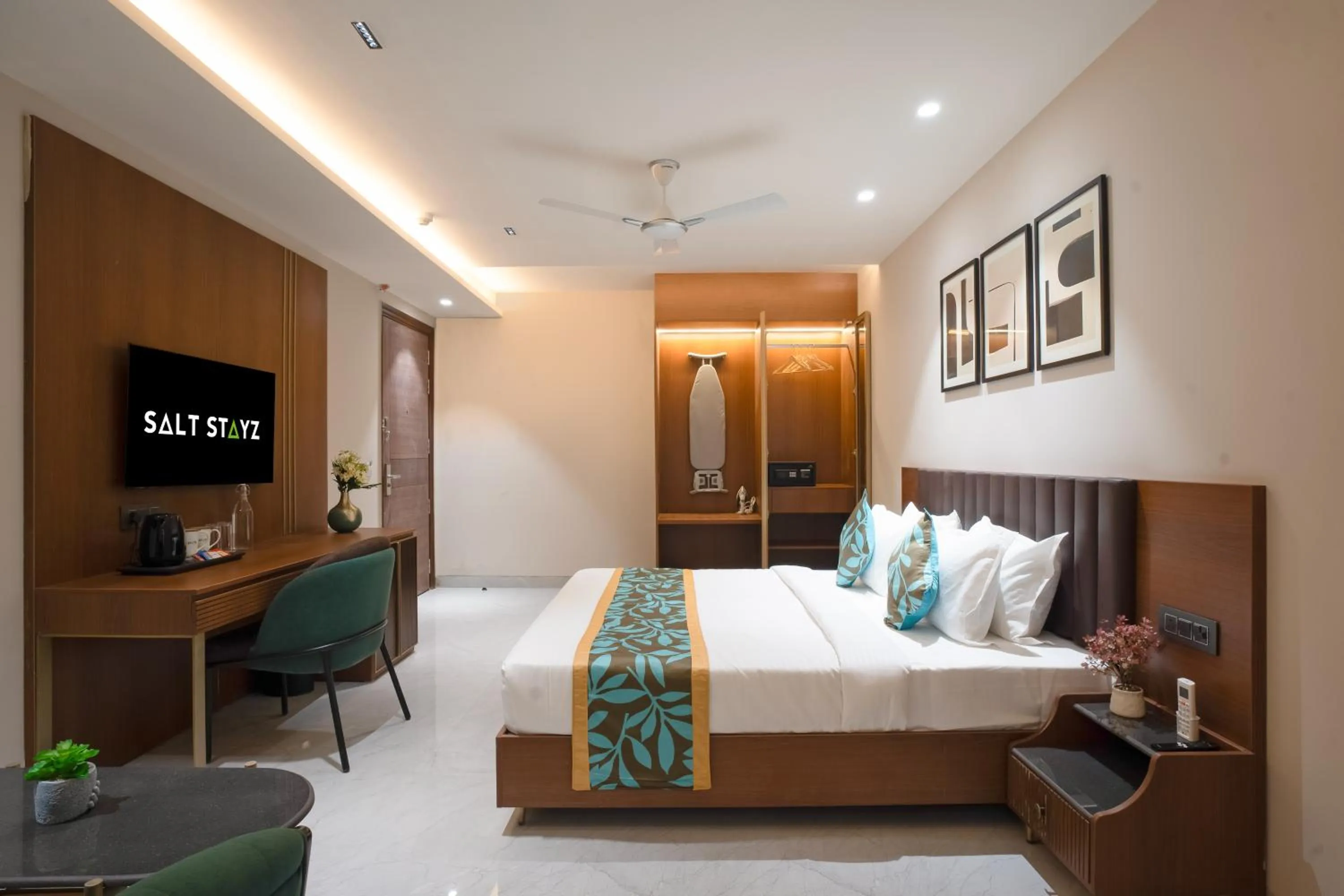 Bed in Saltstayz Premier - Naraina, Central Delhi