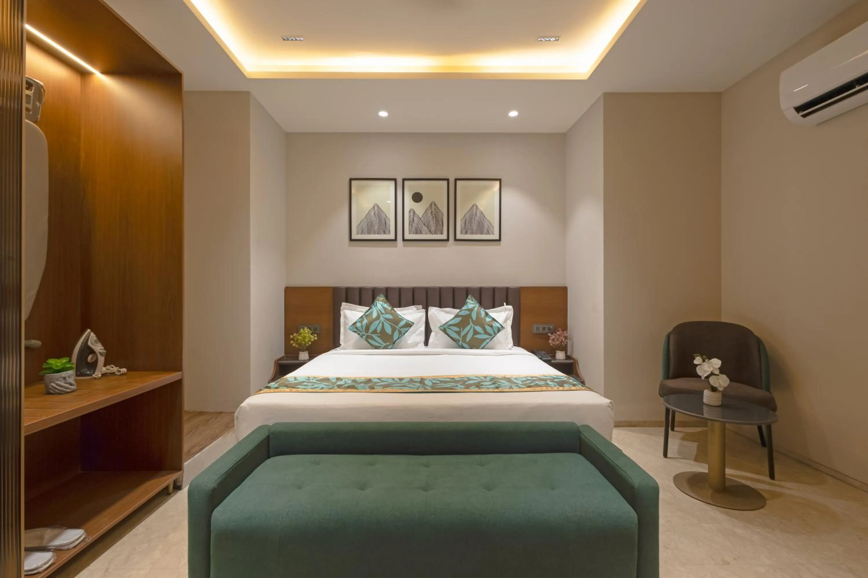 Bed in Saltstayz Premier - Naraina, Central Delhi
