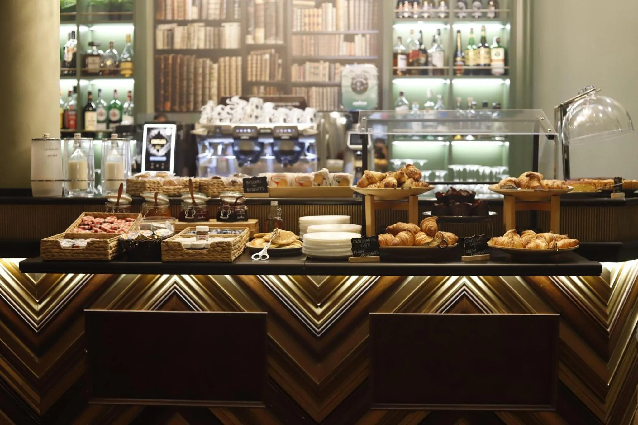 Breakfast in Hotel CHC Torino Castello