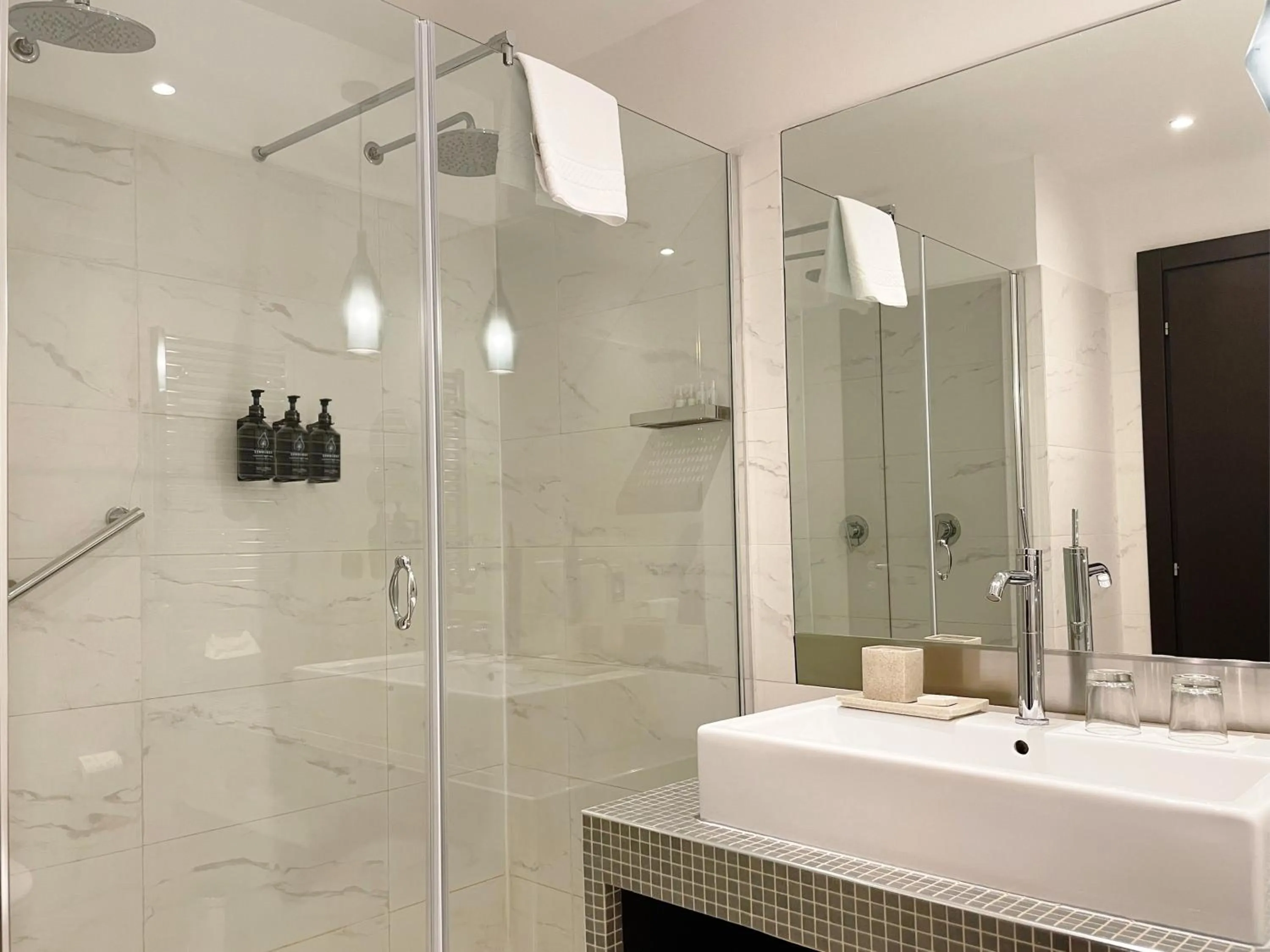 Shower in Hotel CHC Torino Castello