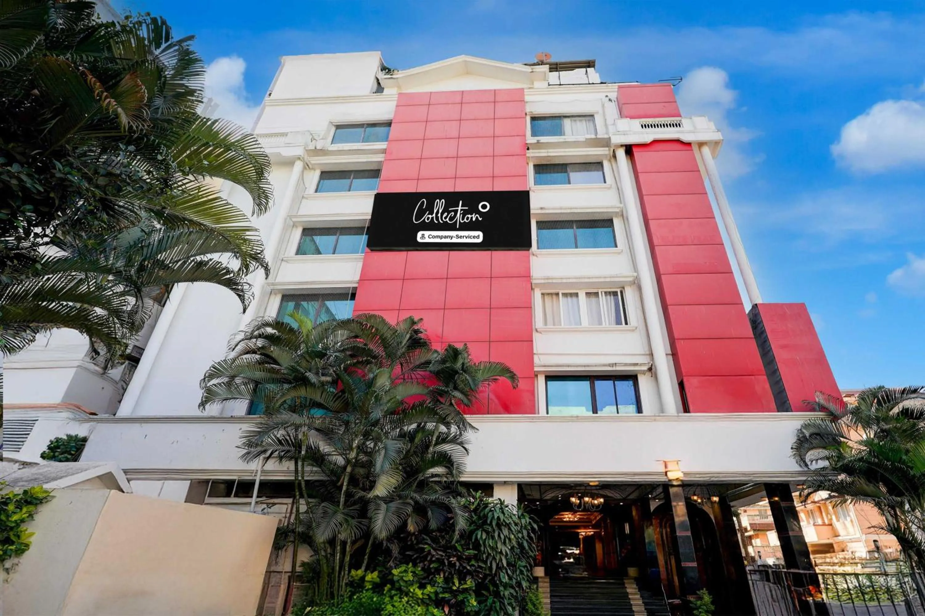 Facade/entrance in Collection O Hal Airport Road