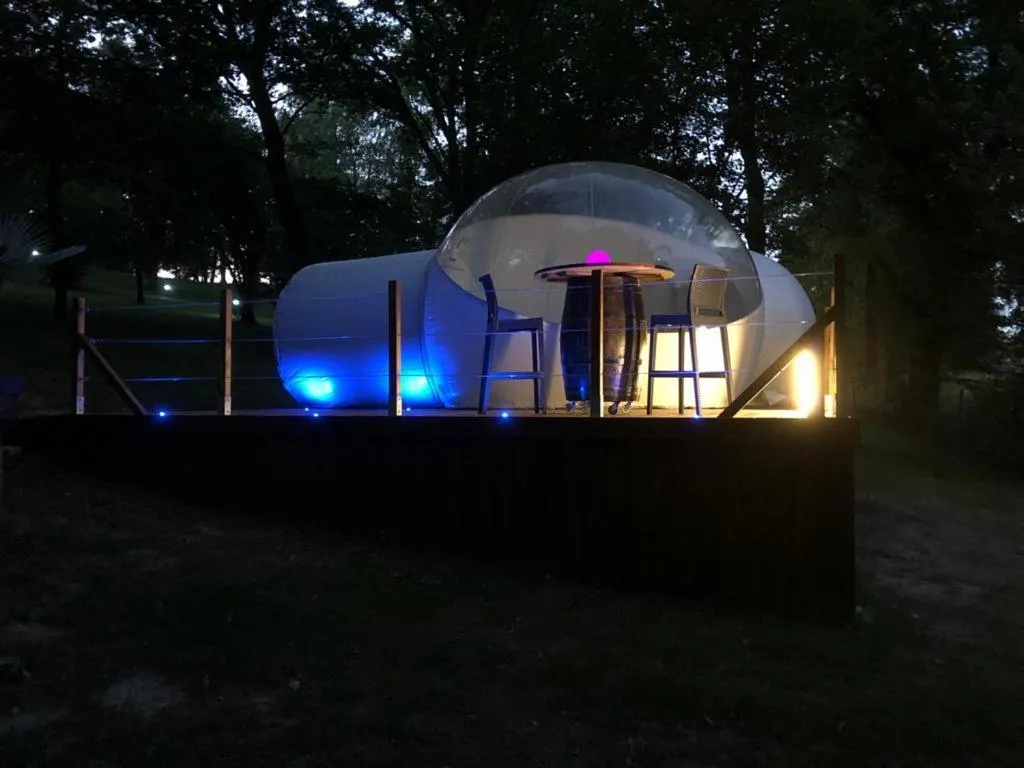 Night in Les Pins Perdus