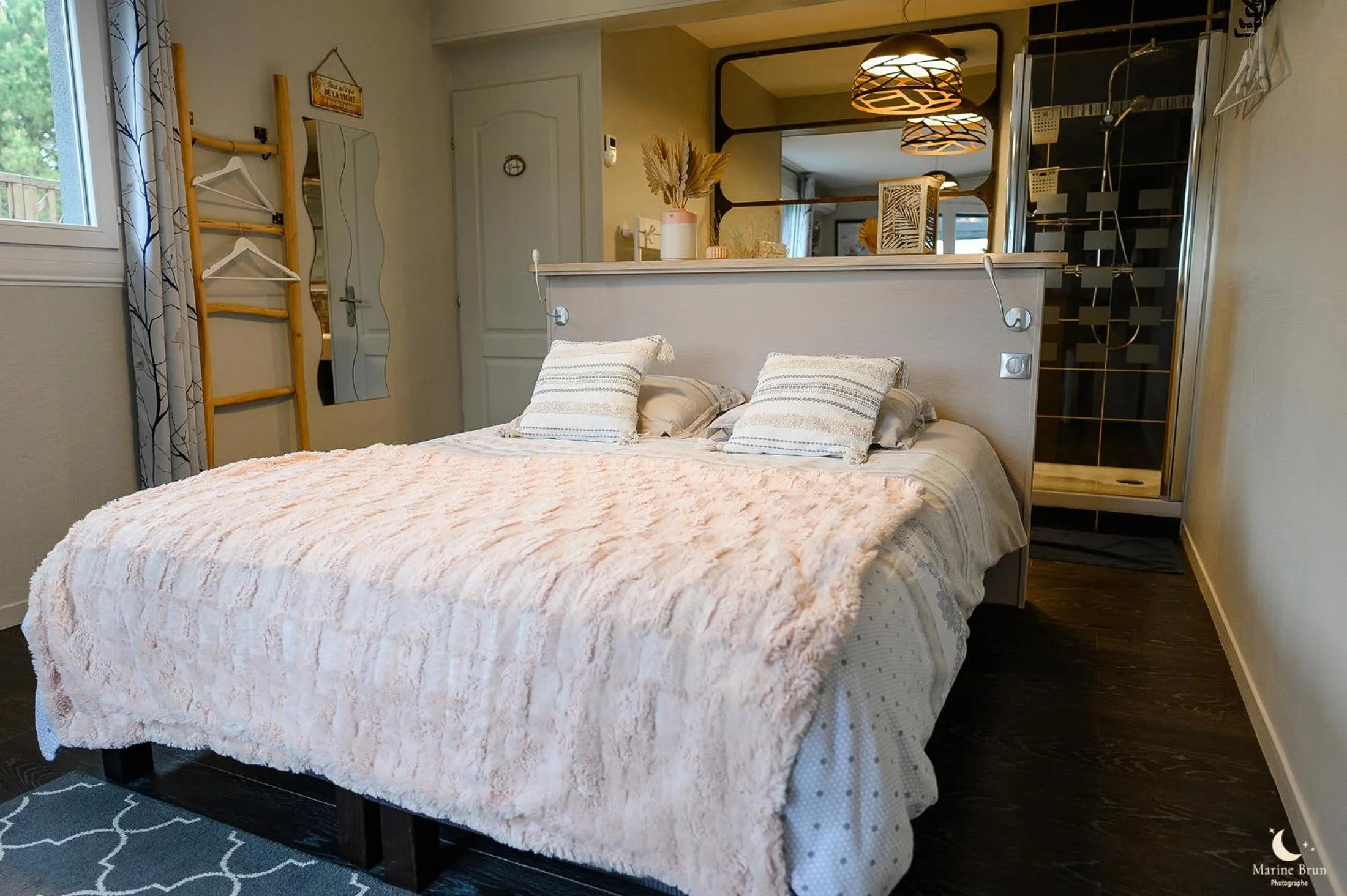 Photo of the whole room in Les Pins Perdus