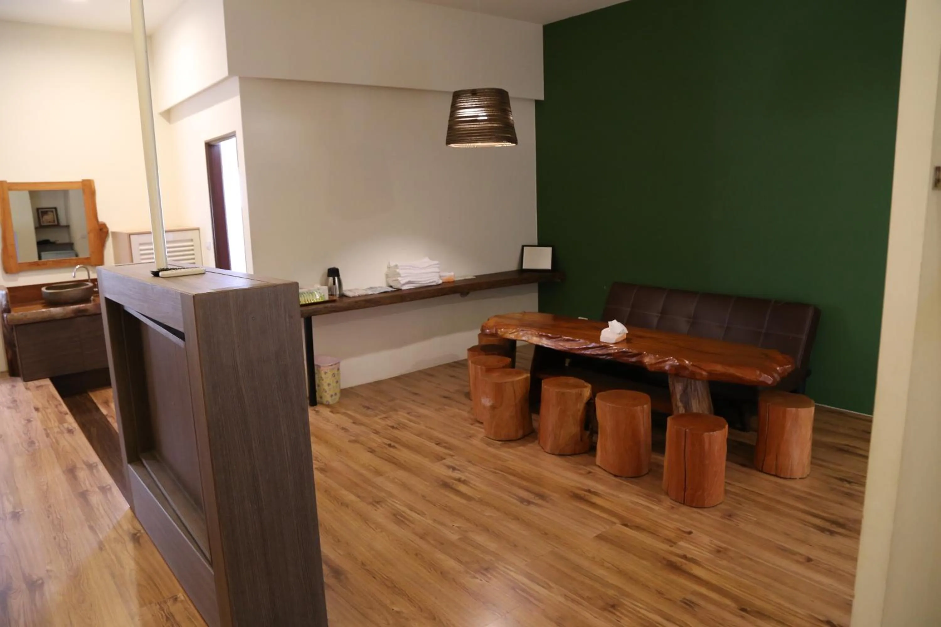 Communal lounge/ TV room in Romeo B&B