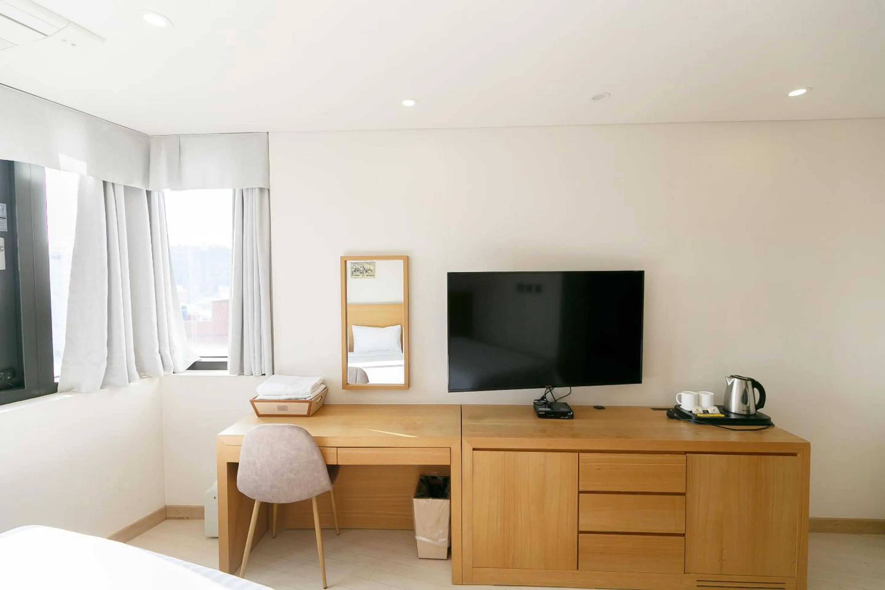 TV and multimedia in BK Hotel Jeju