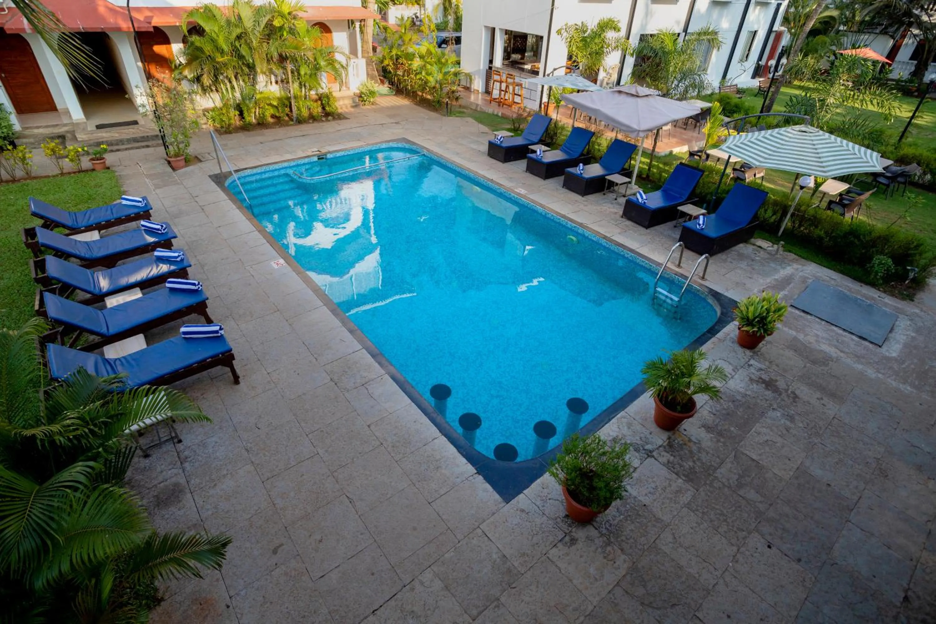 Area and facilities in La Vaiencia Beach Resort, Morjim