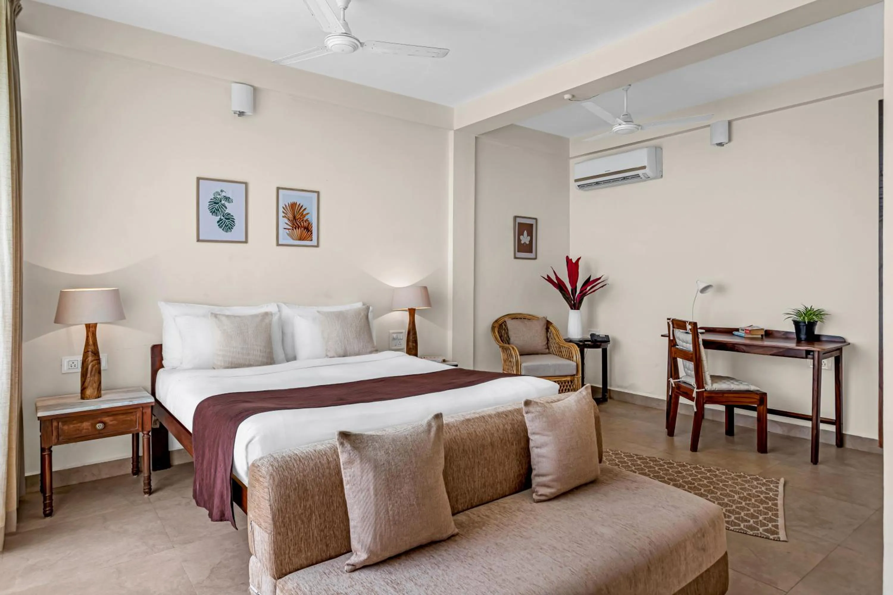 Bed in La Vaiencia Beach Resort, Morjim