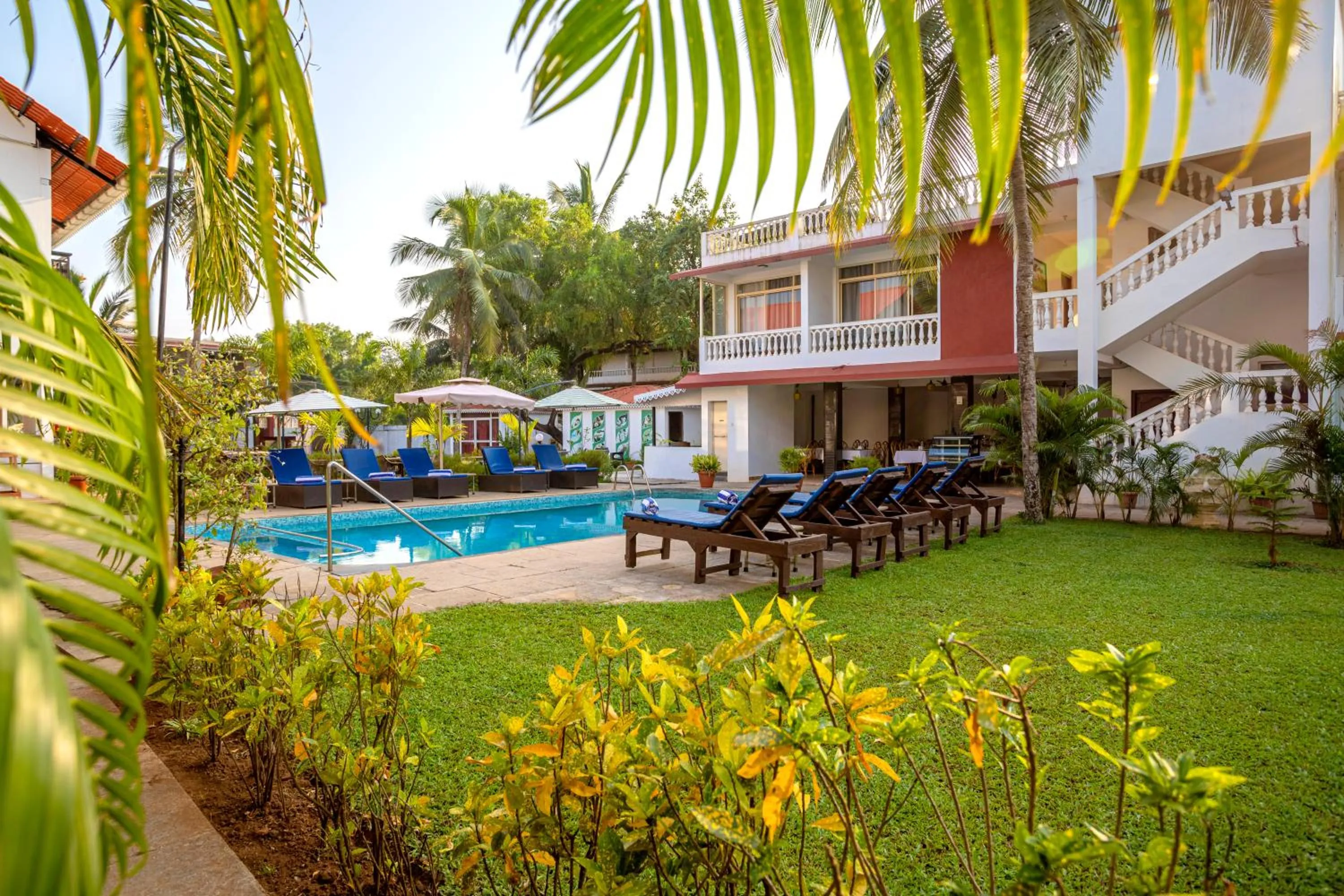 Garden in La Vaiencia Beach Resort, Morjim