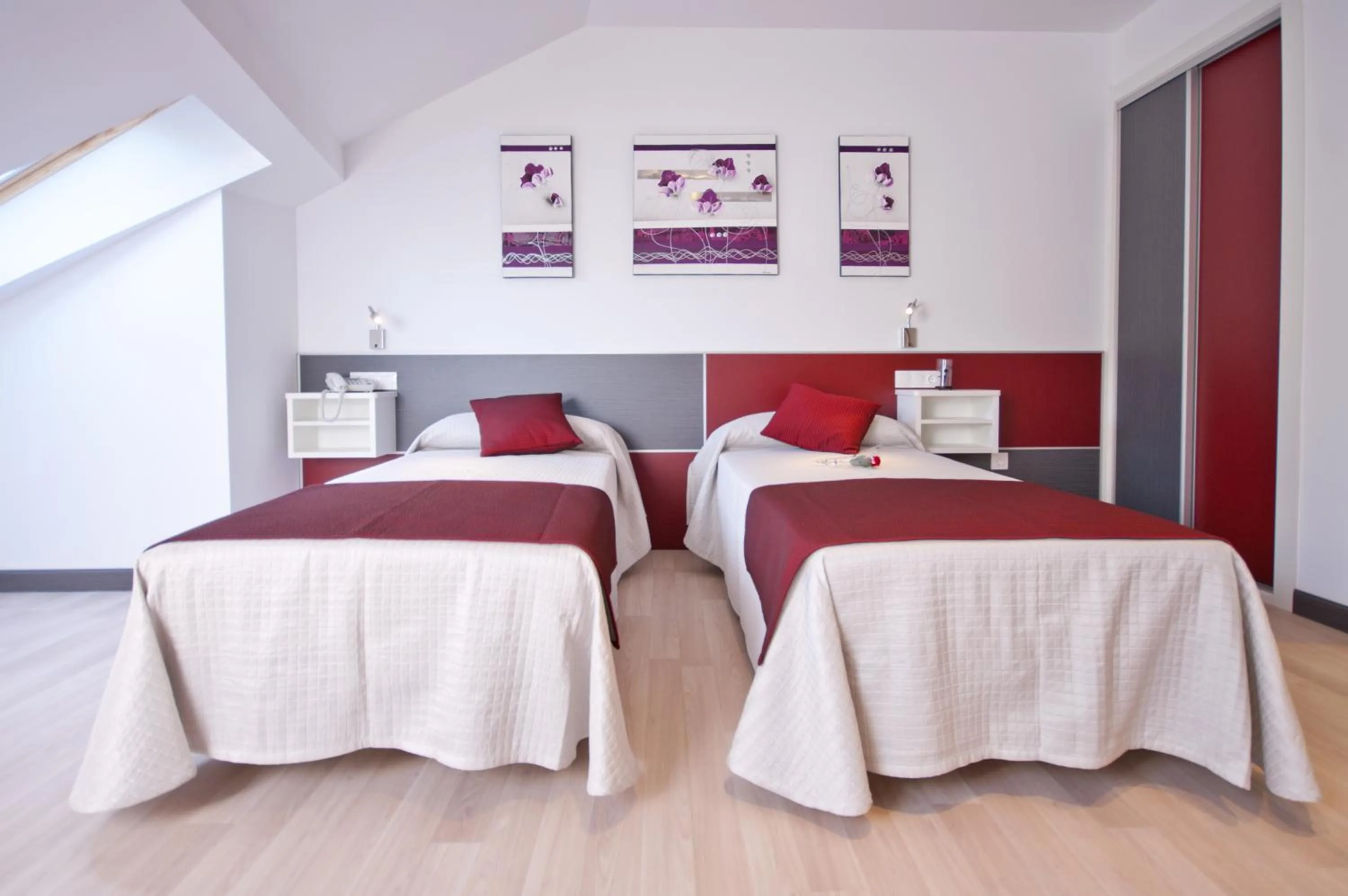 Photo of the whole room, Bed in Hotel Ferramenteiro de Portomarin