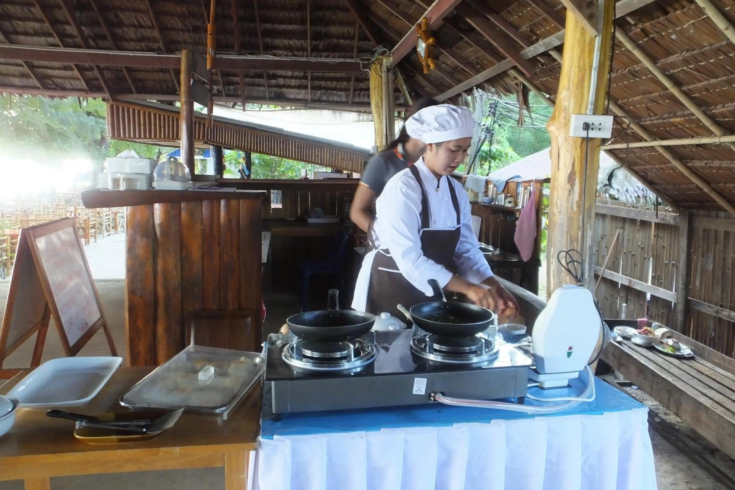 Restaurant/places to eat in Kradan Beach Resort