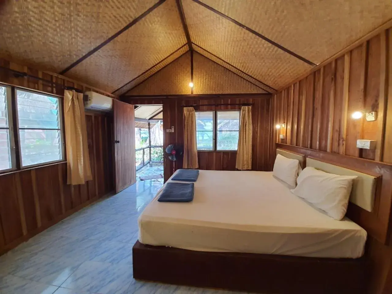 Standard Bungalow in Kradan Beach Resort Standard Bungalow in Kradan Beach Resort