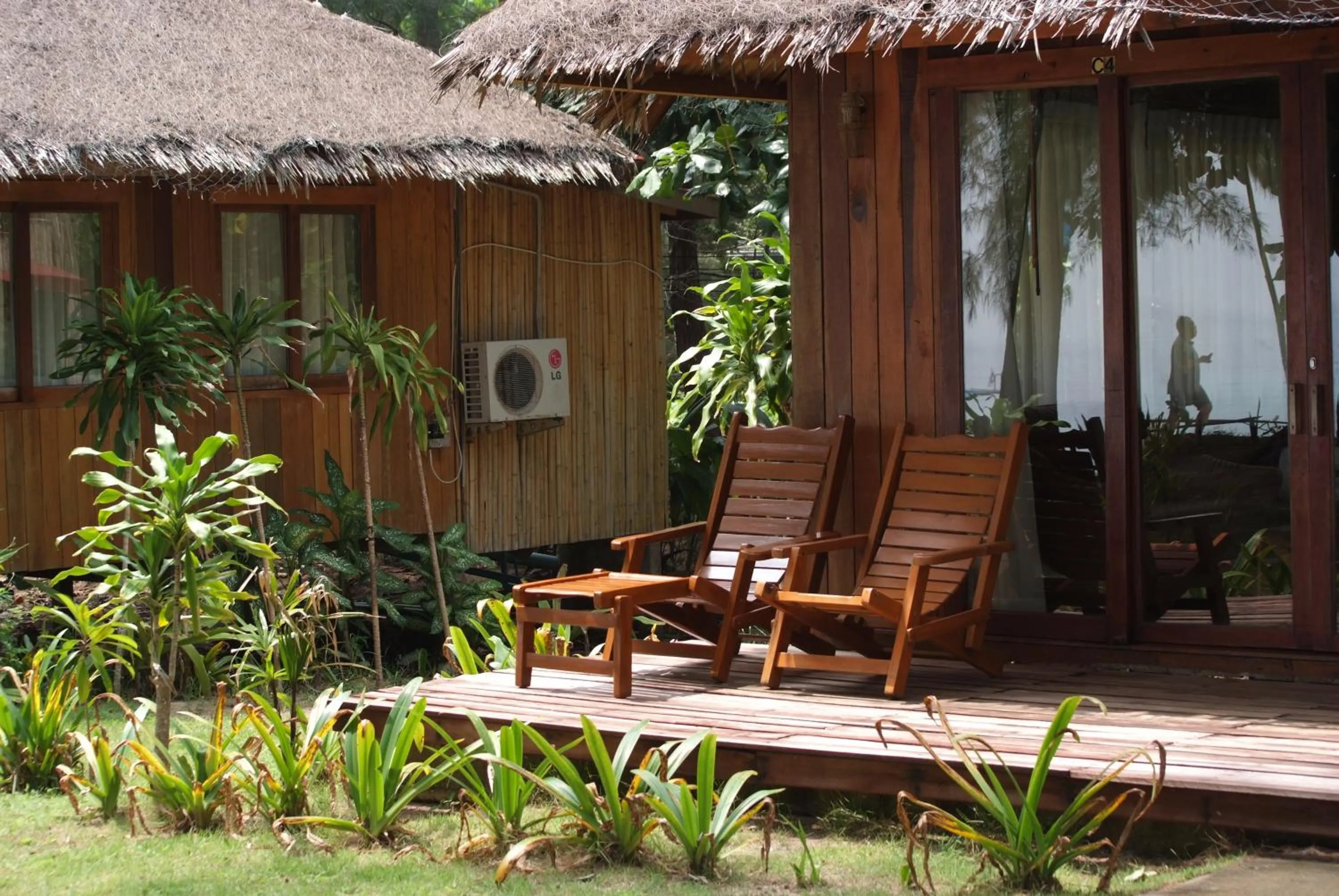 Photo of the whole room in Kradan Beach Resort