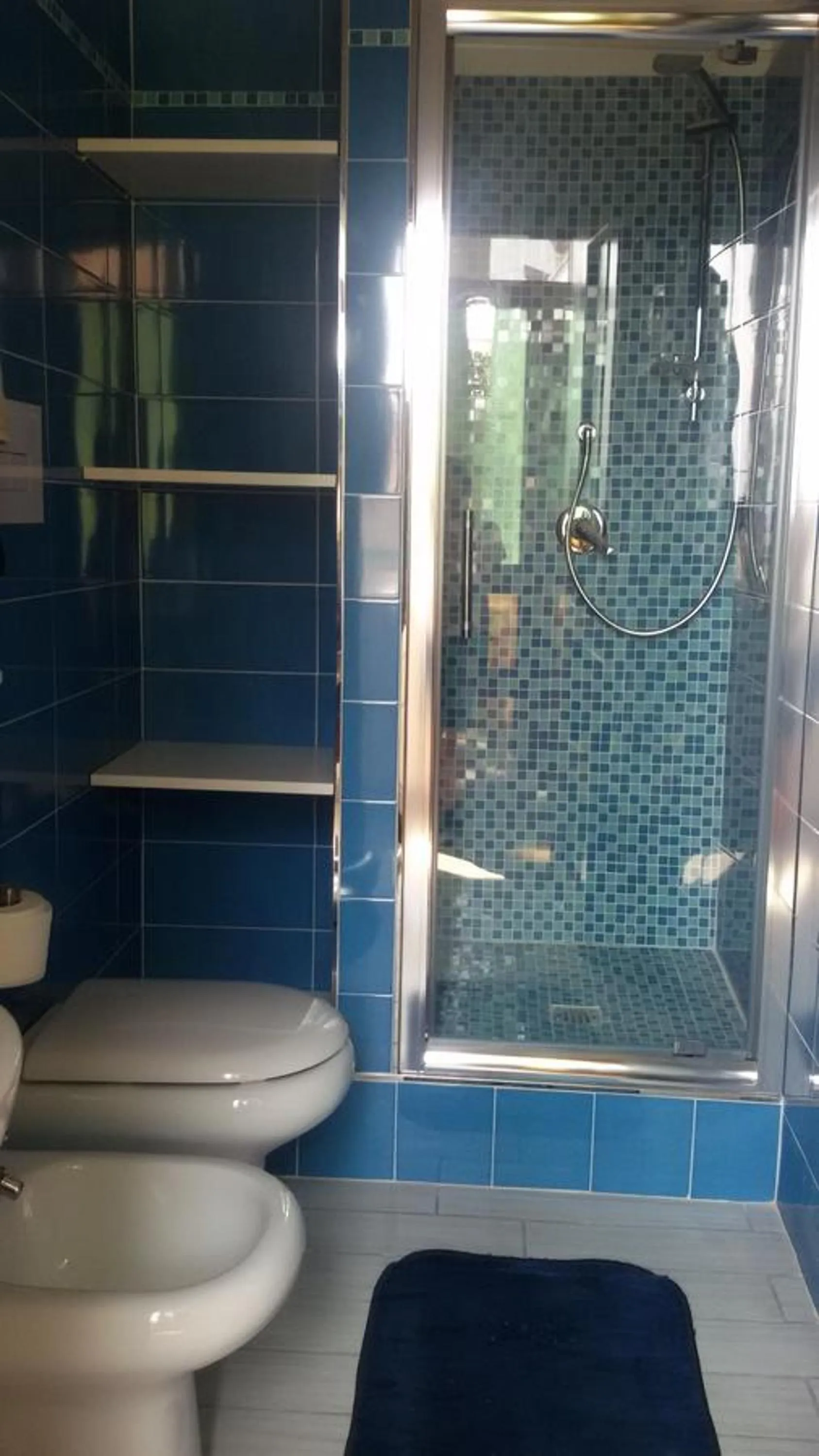 Bathroom in Top Floor Rentrooms Napoli