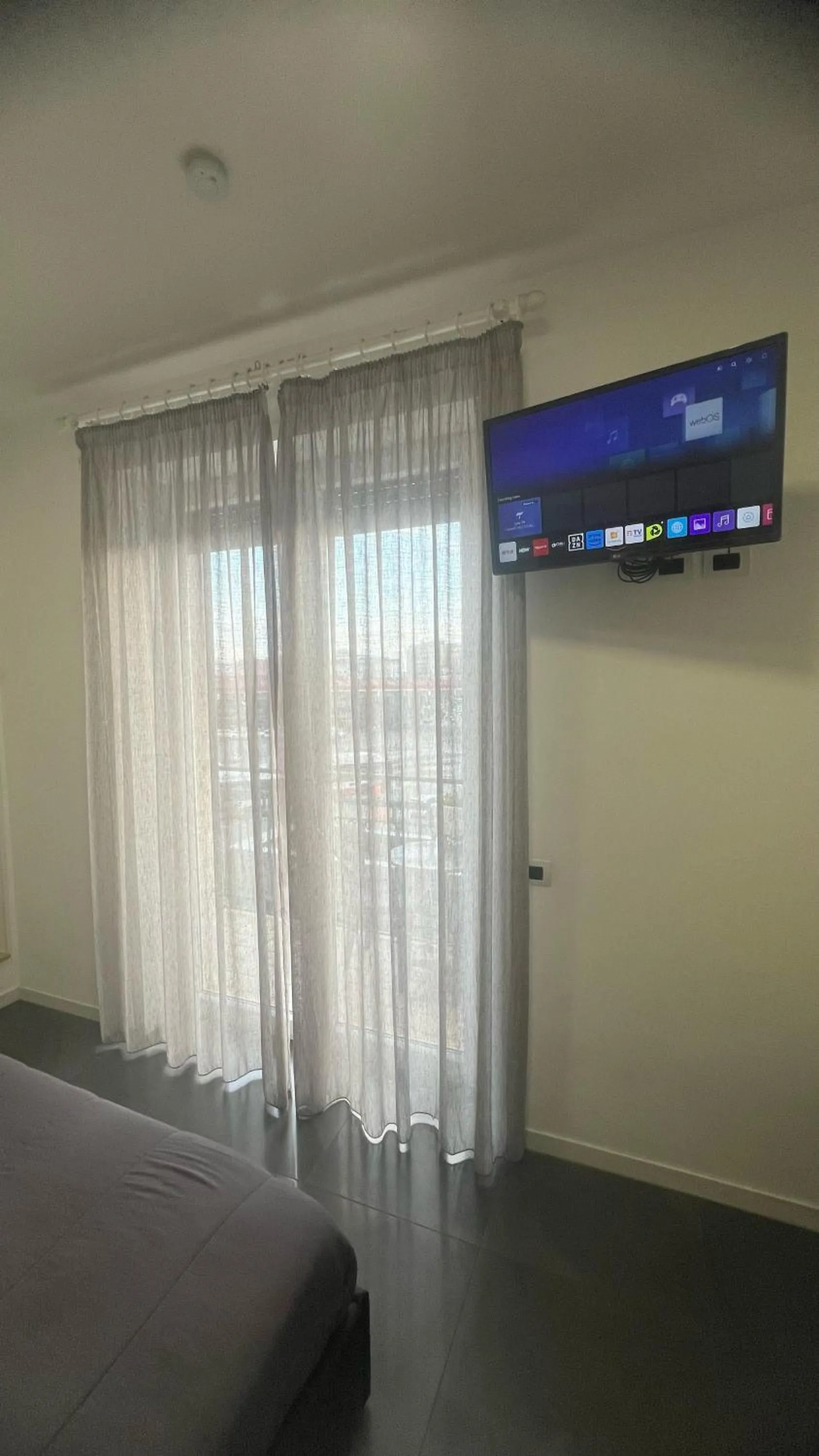 TV and multimedia, Bed in Top Floor Rentrooms Napoli