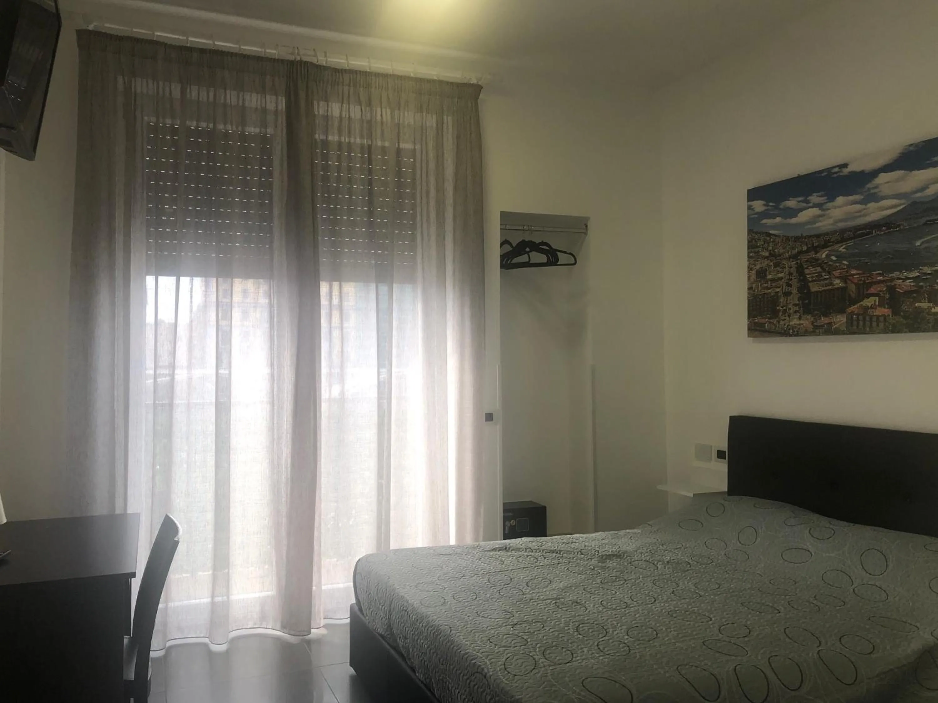 Photo of the whole room, Bed in Top Floor Rentrooms Napoli