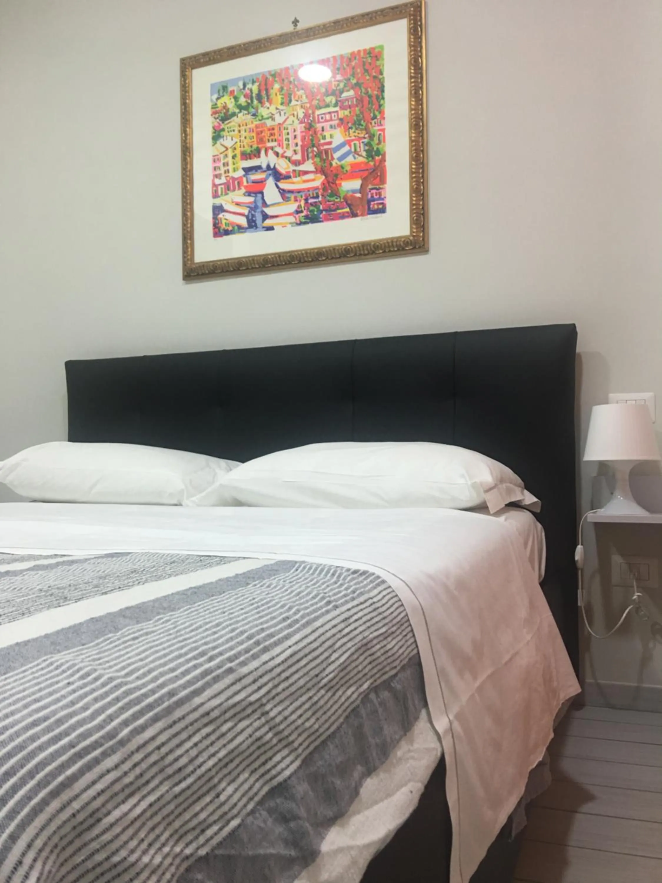 Bedroom, Bed in Top Floor Rentrooms Napoli