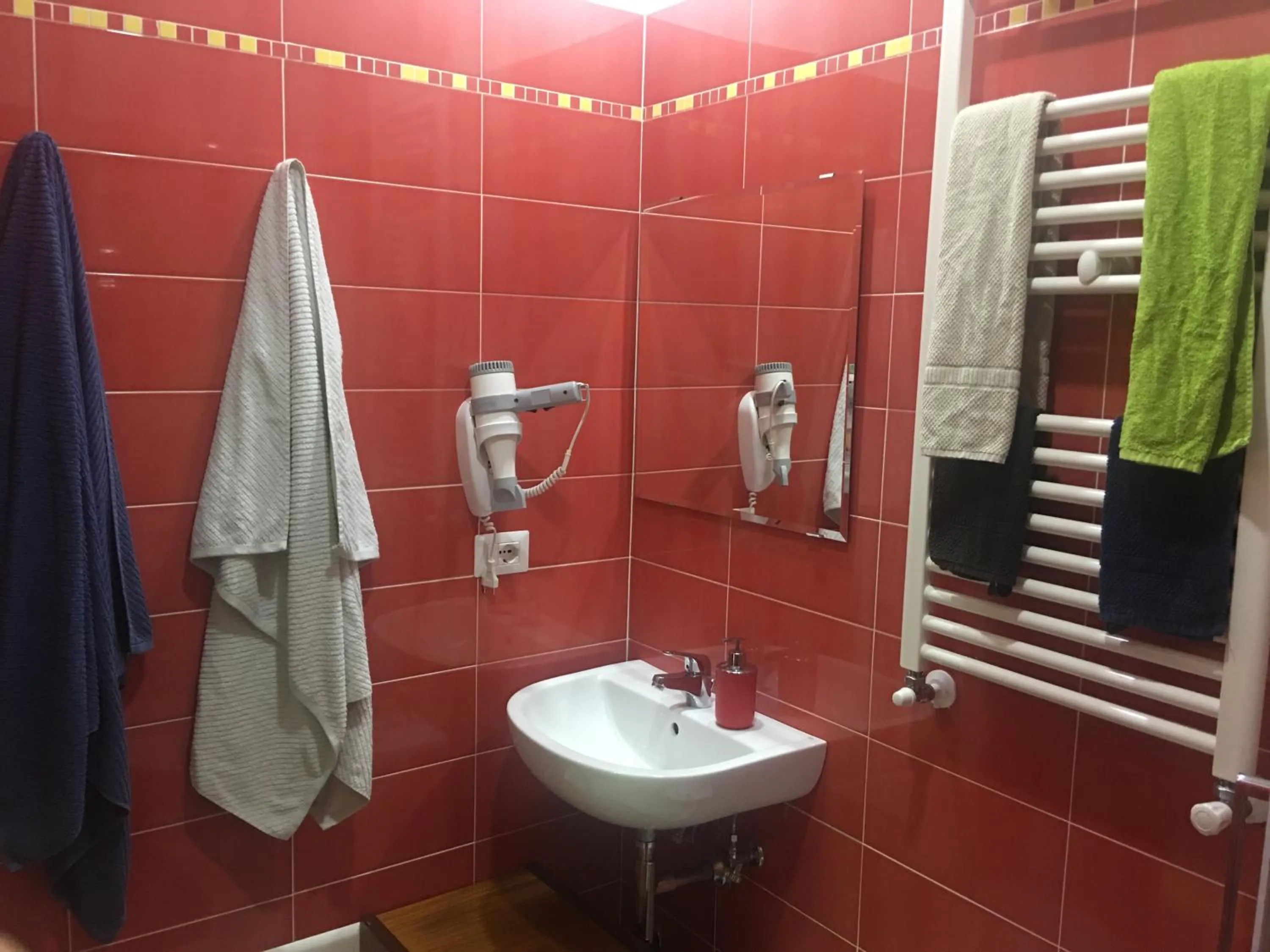 Bathroom in Top Floor Rentrooms Napoli