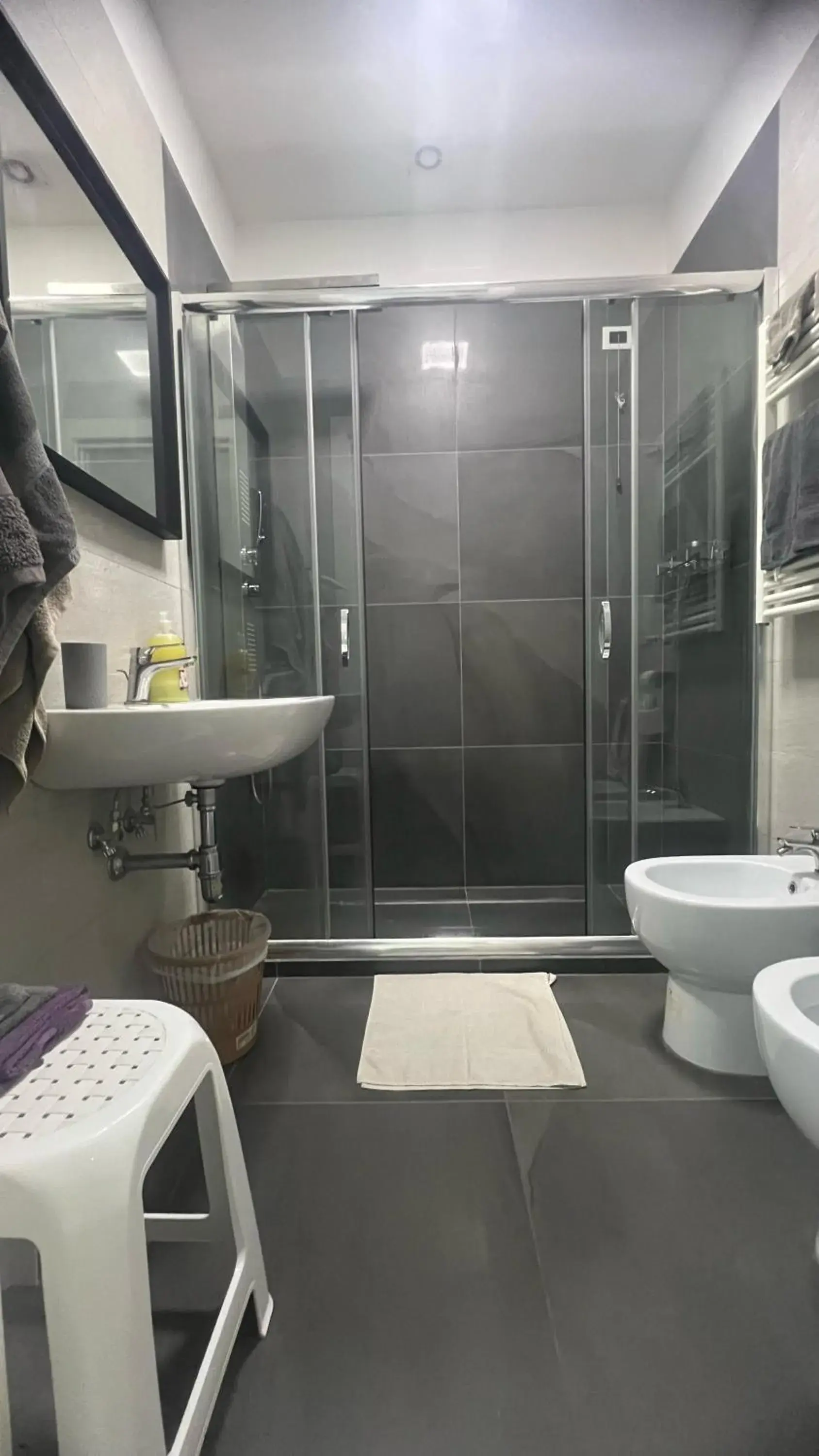 Luxury Triple Room in Top Floor Rentrooms Napoli Luxury Triple Room in Top Floor Rentrooms Napoli