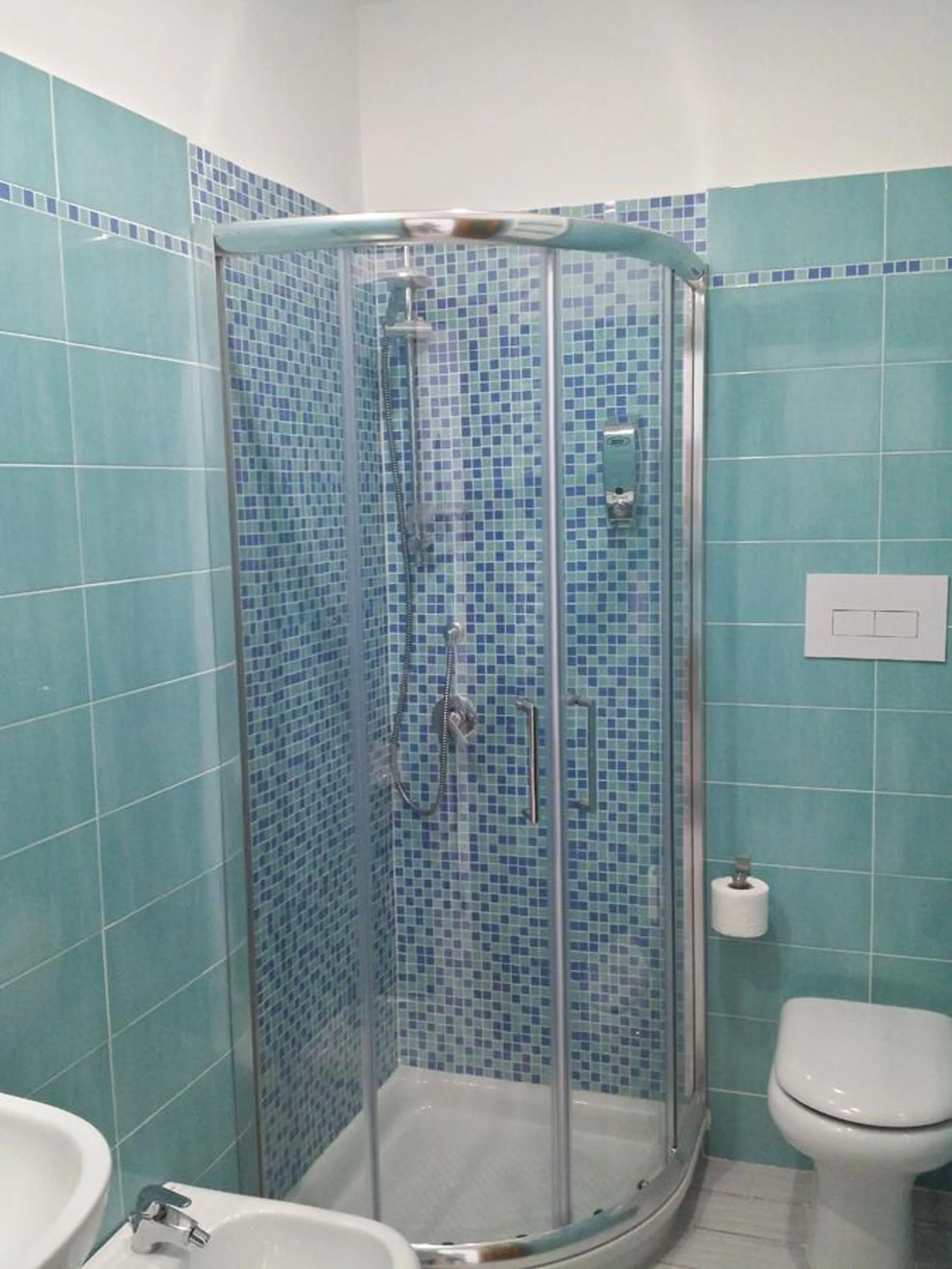 Bathroom in Top Floor Rentrooms Napoli