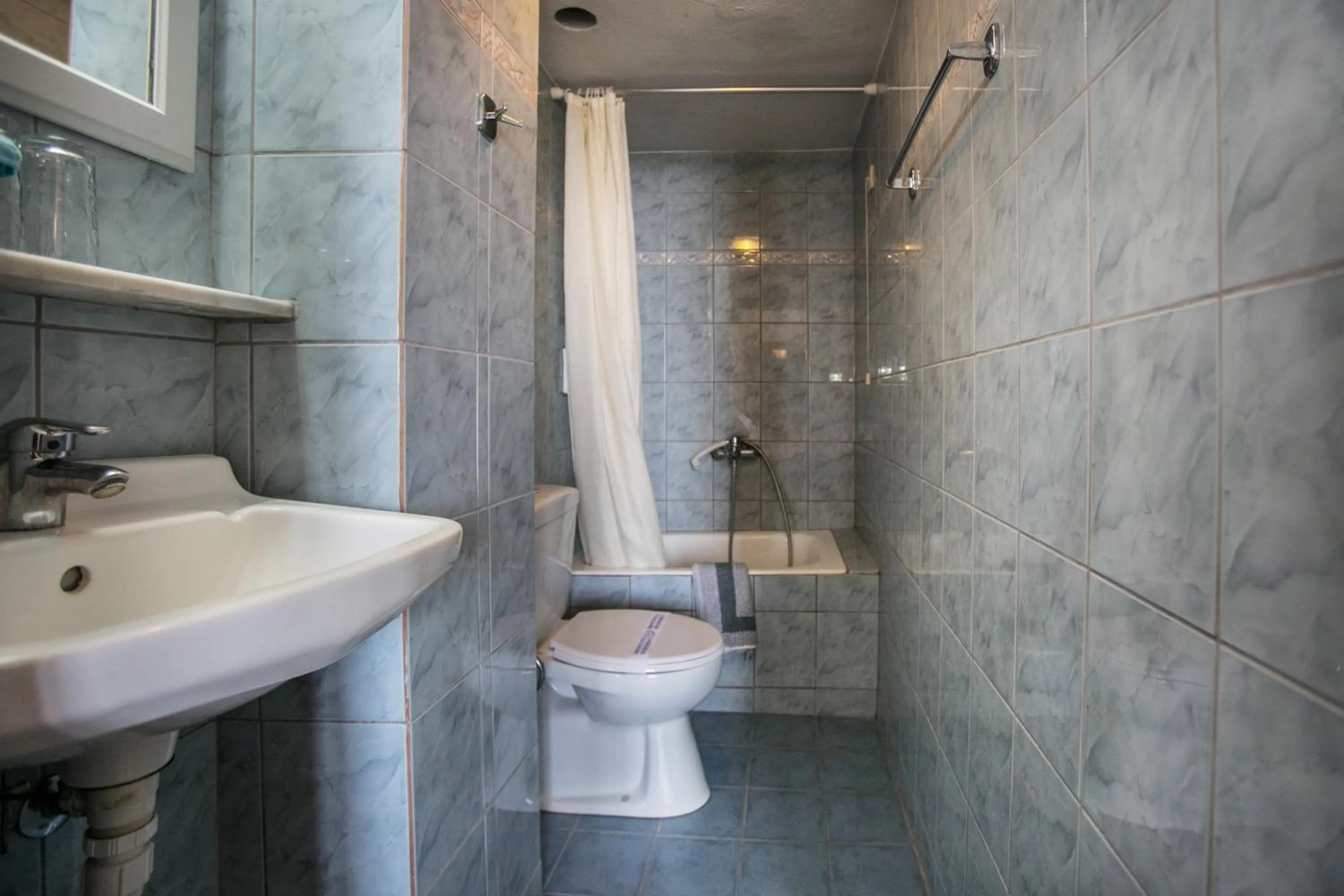 Toilet in City Life Port Hotel