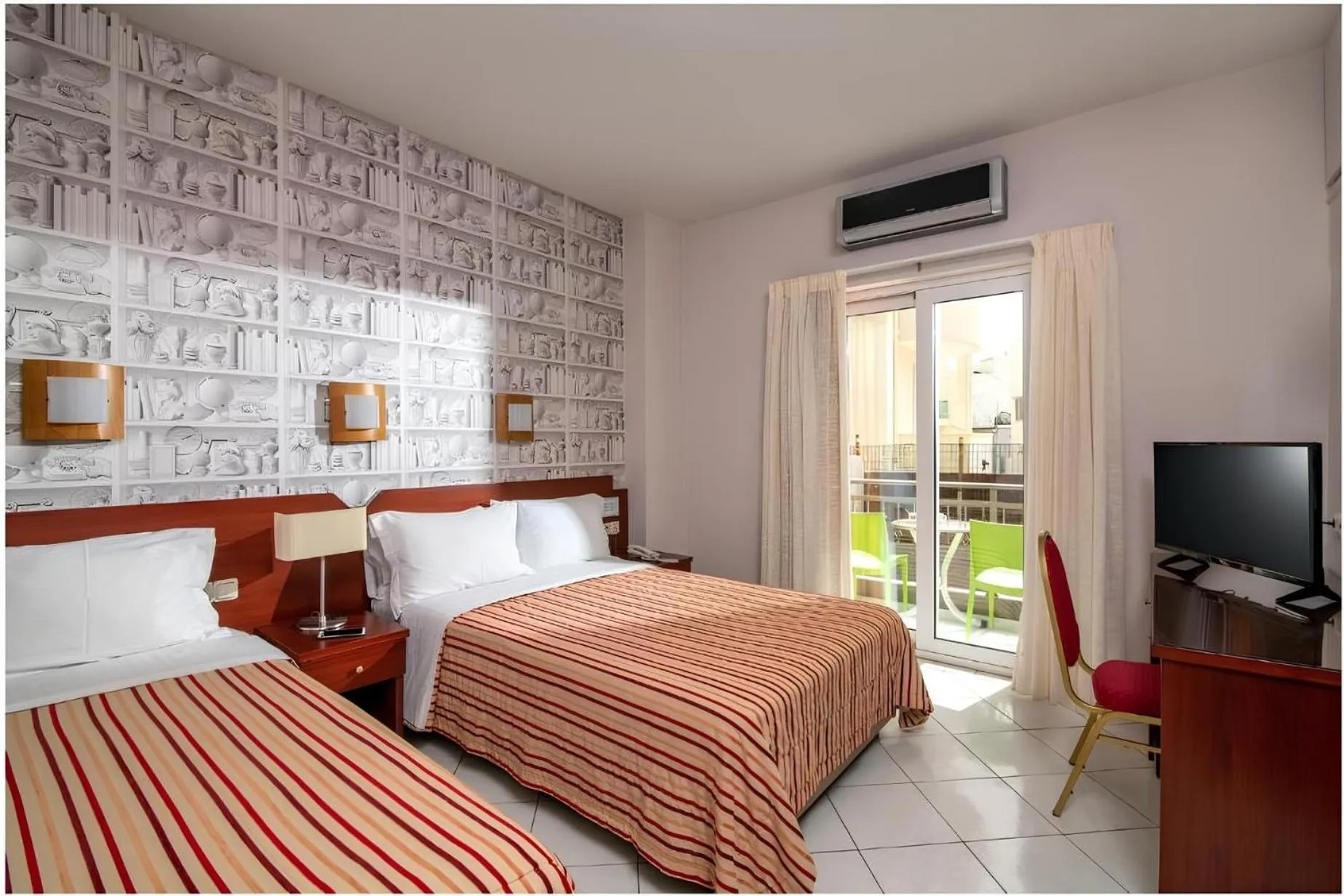 Photo of the whole room, Bed in City Life Port Hotel