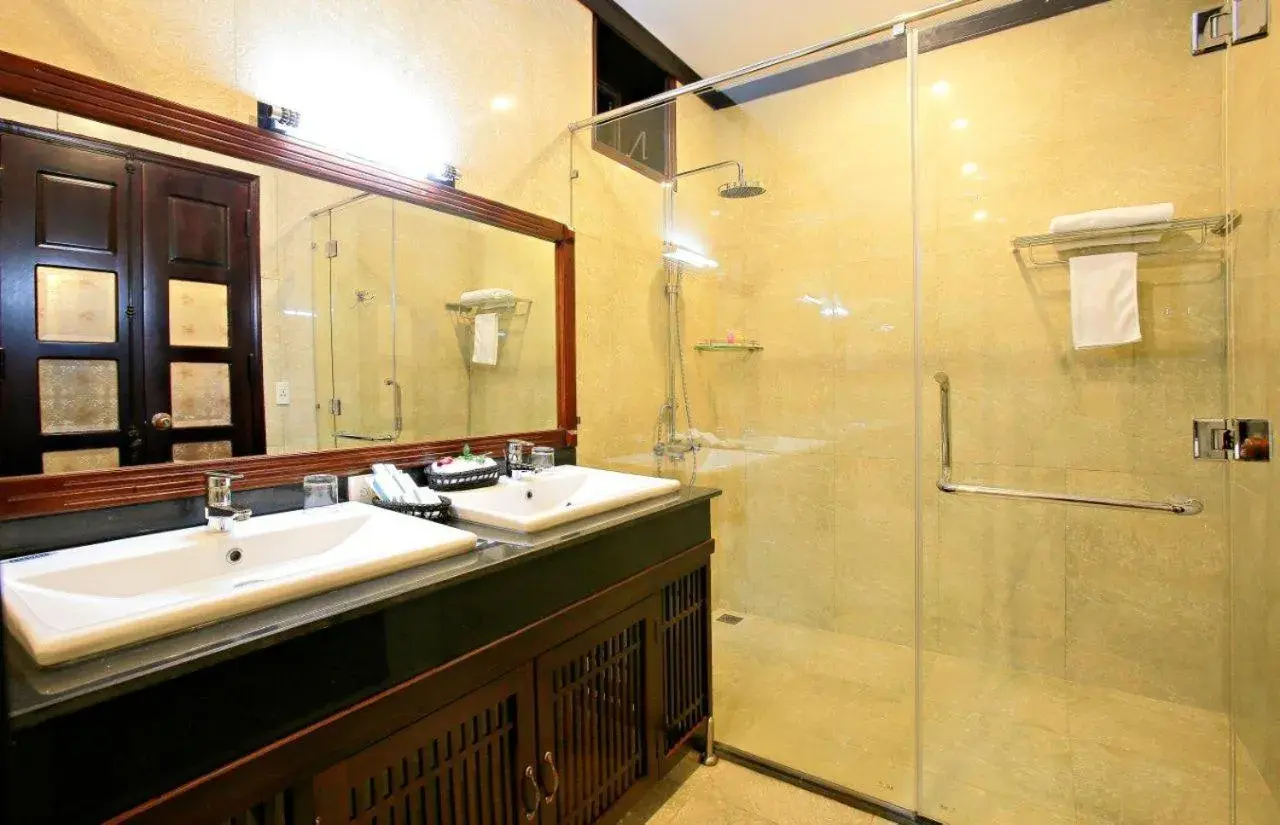 Deluxe Triple Room in Ban Thach Riverside Hotel & Resort Deluxe Triple Room in Ban Thach Riverside Hotel & Resort