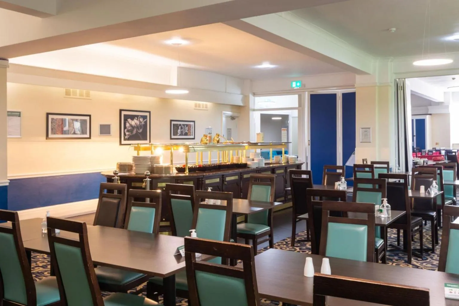 Restaurant/places to eat in Trecarn Hotel