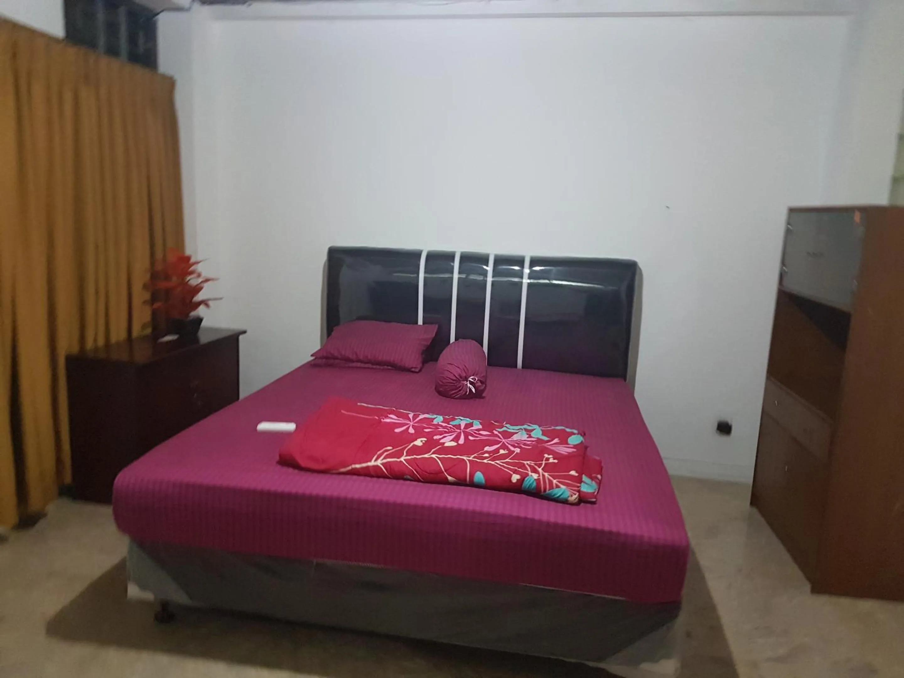 Bed in Mayestik Guest House Syariah